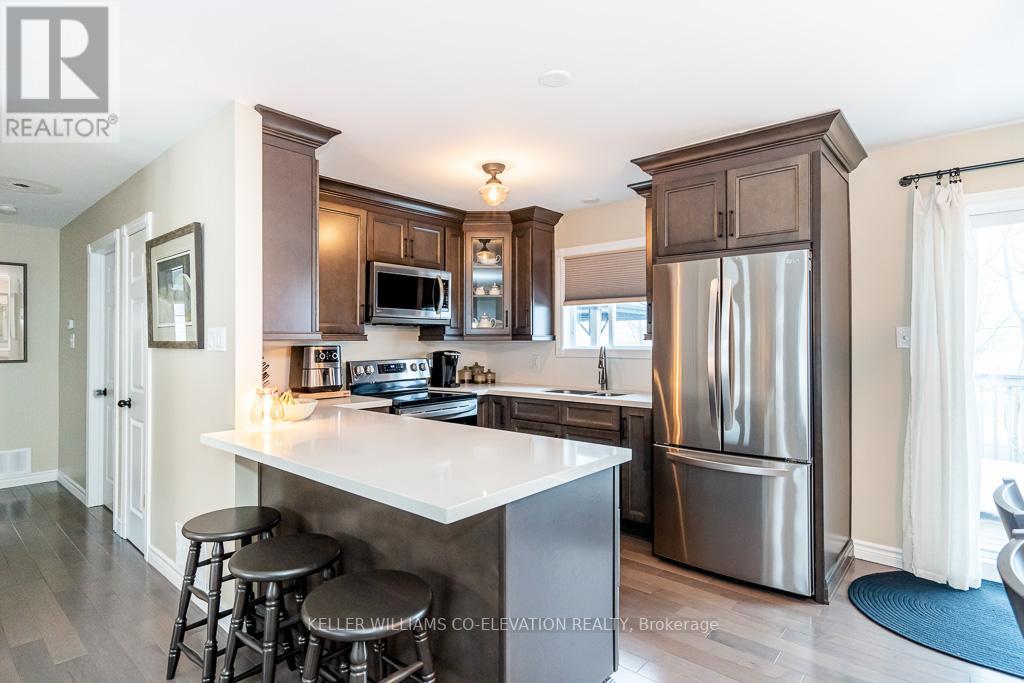 35 MERCER CRES