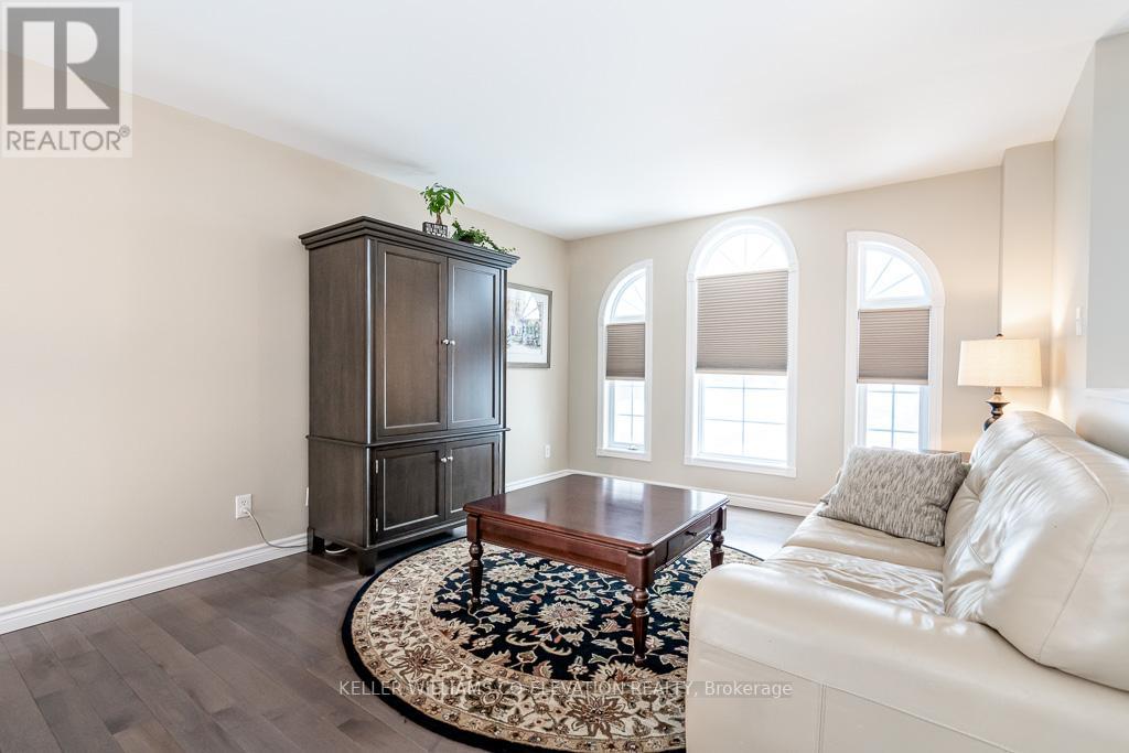 35 MERCER CRES