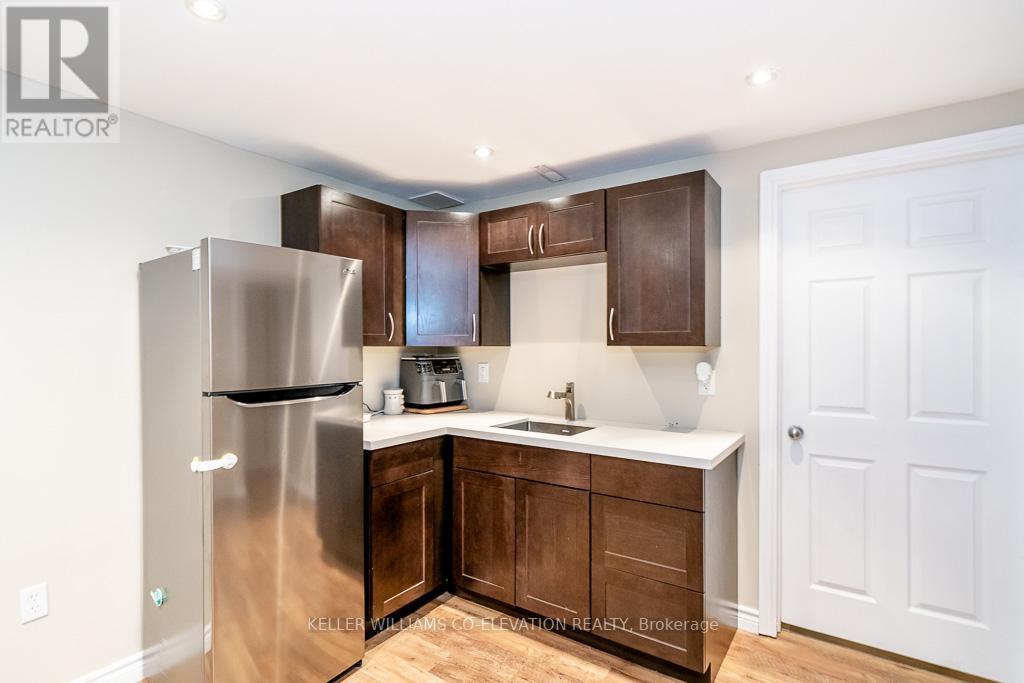 35 MERCER CRES