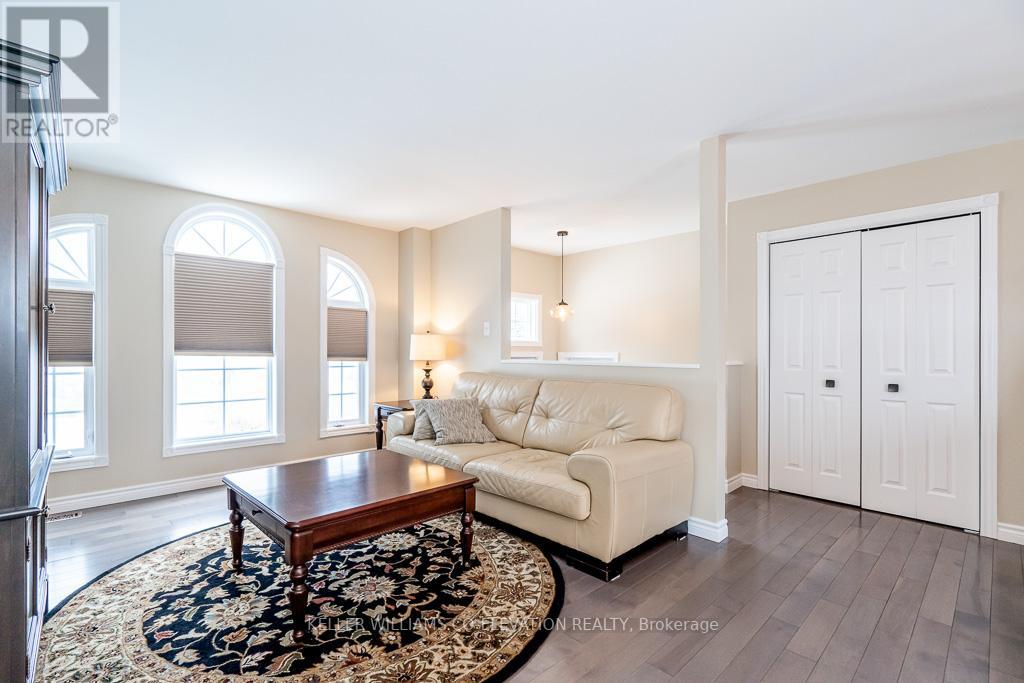 35 MERCER CRES