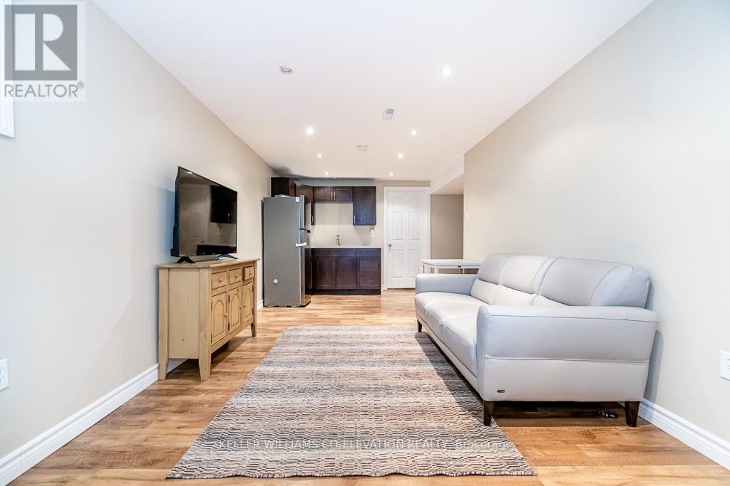 35 MERCER CRES