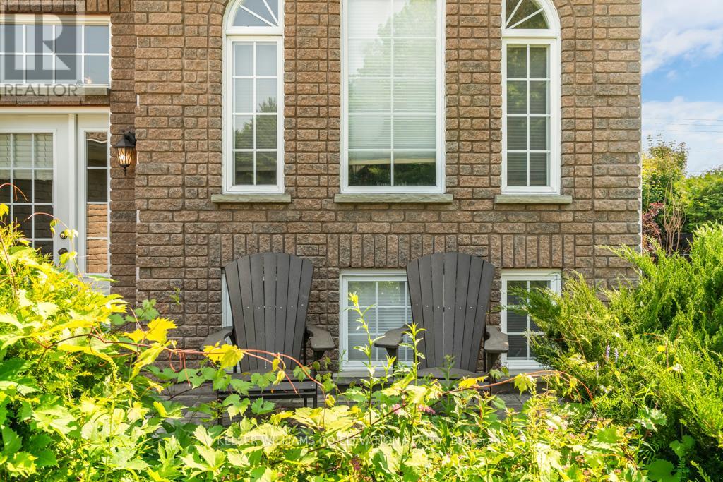 35 MERCER CRES