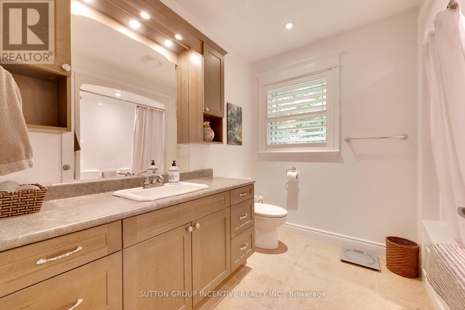 308 MILLER DR