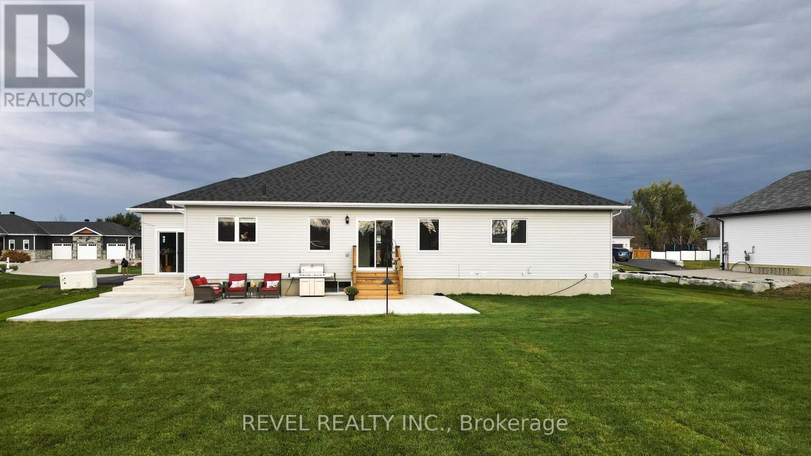 7 HENRY BALL CRT
