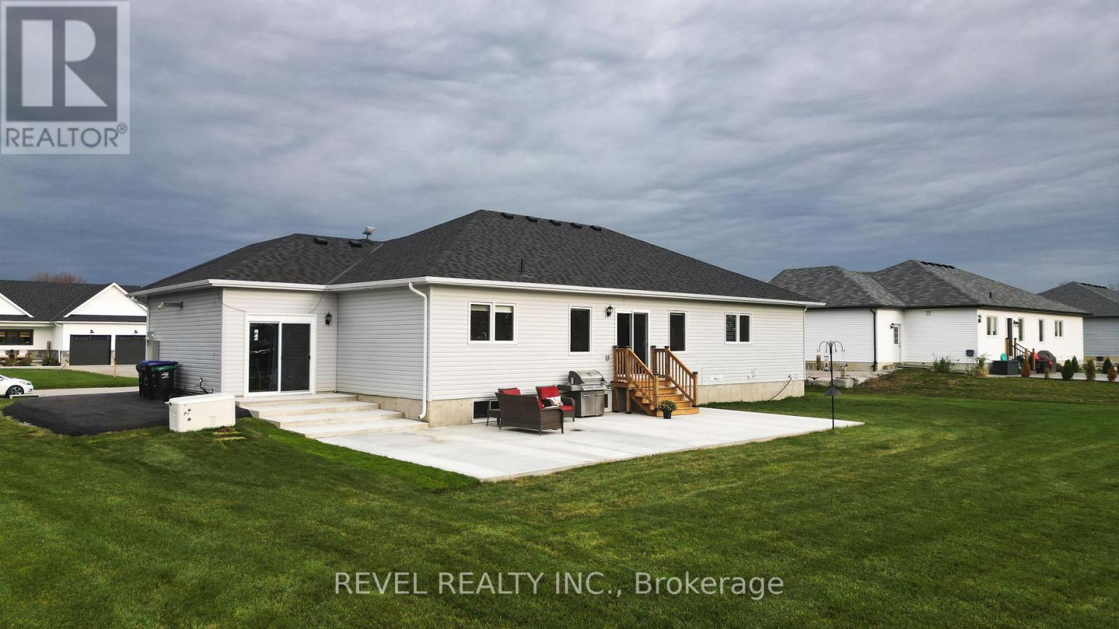 7 HENRY BALL CRT
