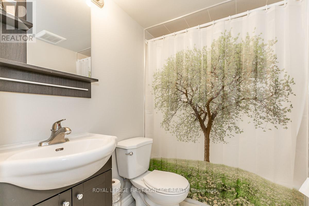 22 MACMILLAN CRES