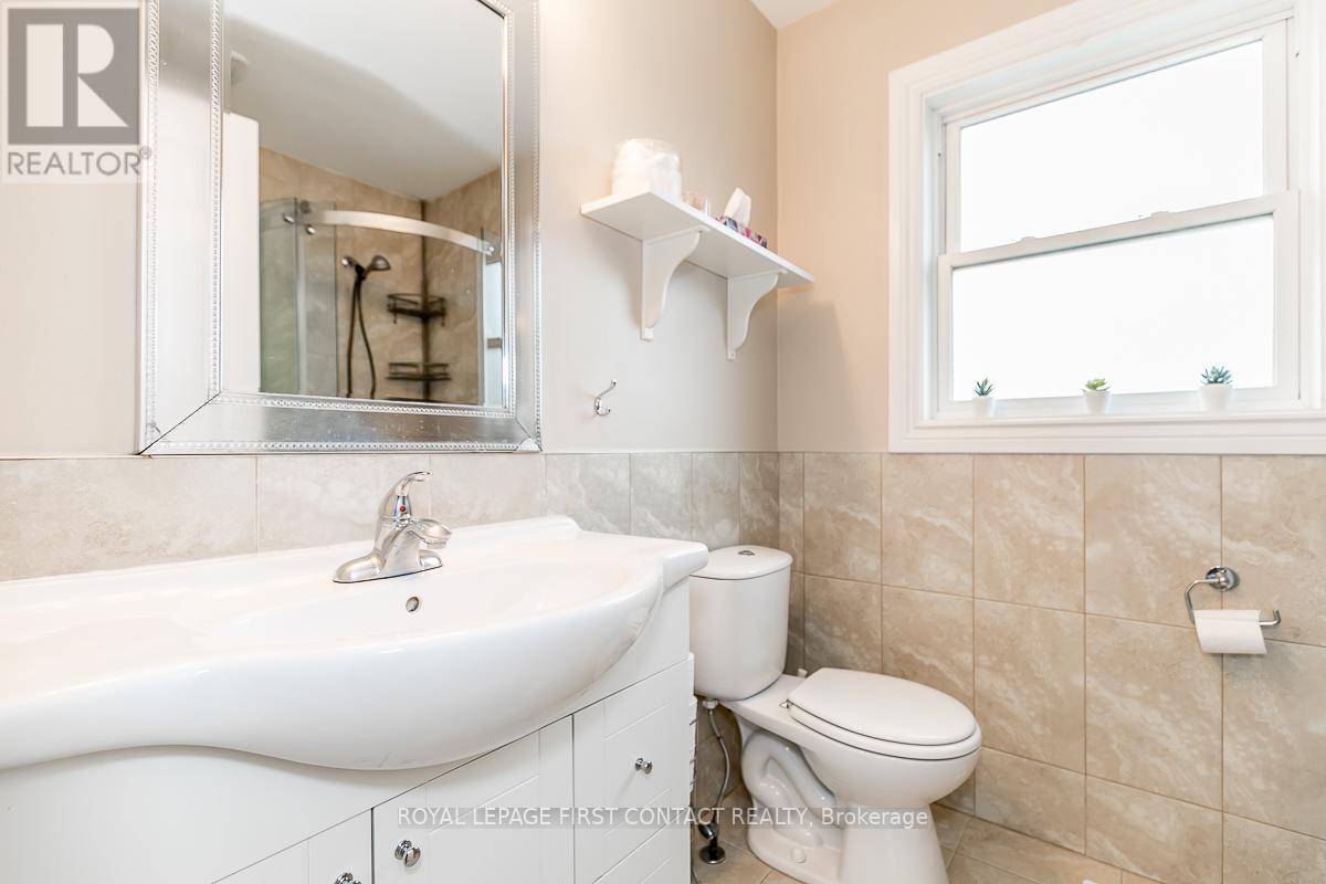 22 MACMILLAN CRES