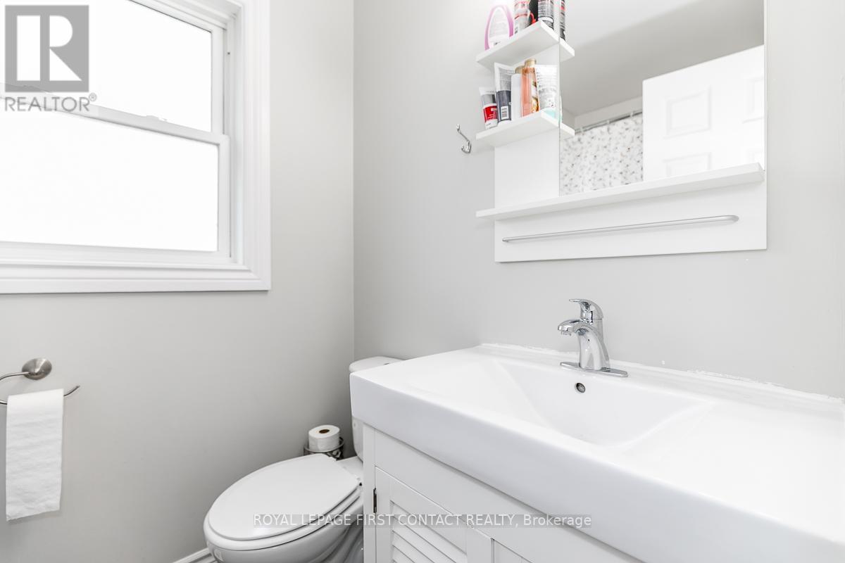 22 MACMILLAN CRES