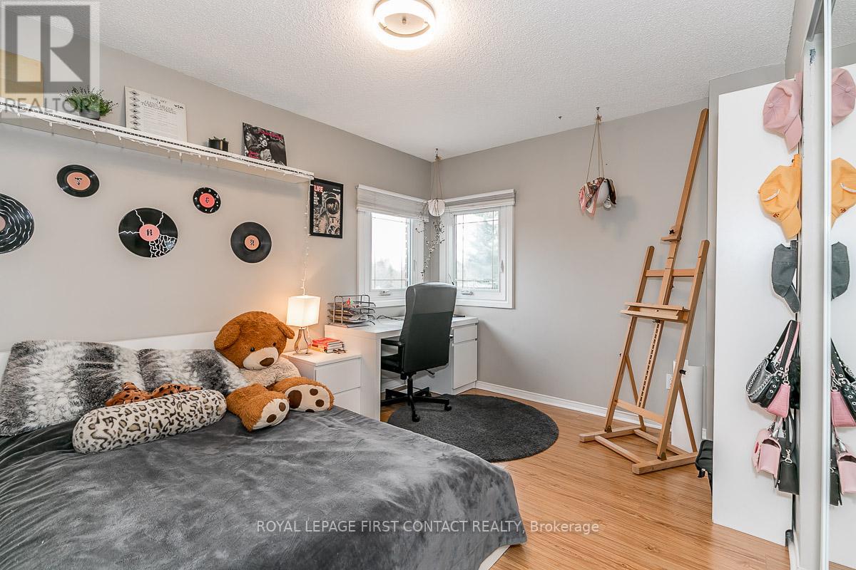 22 MACMILLAN CRES