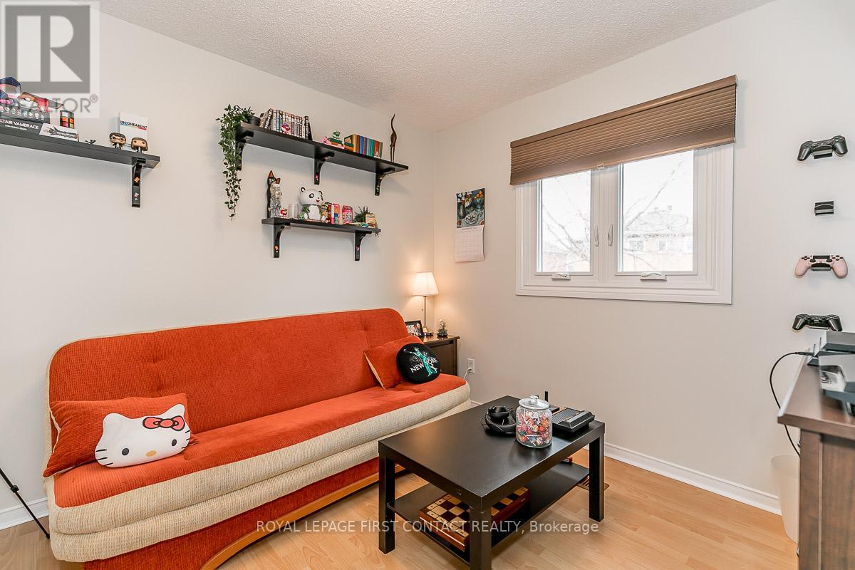 22 MACMILLAN CRES