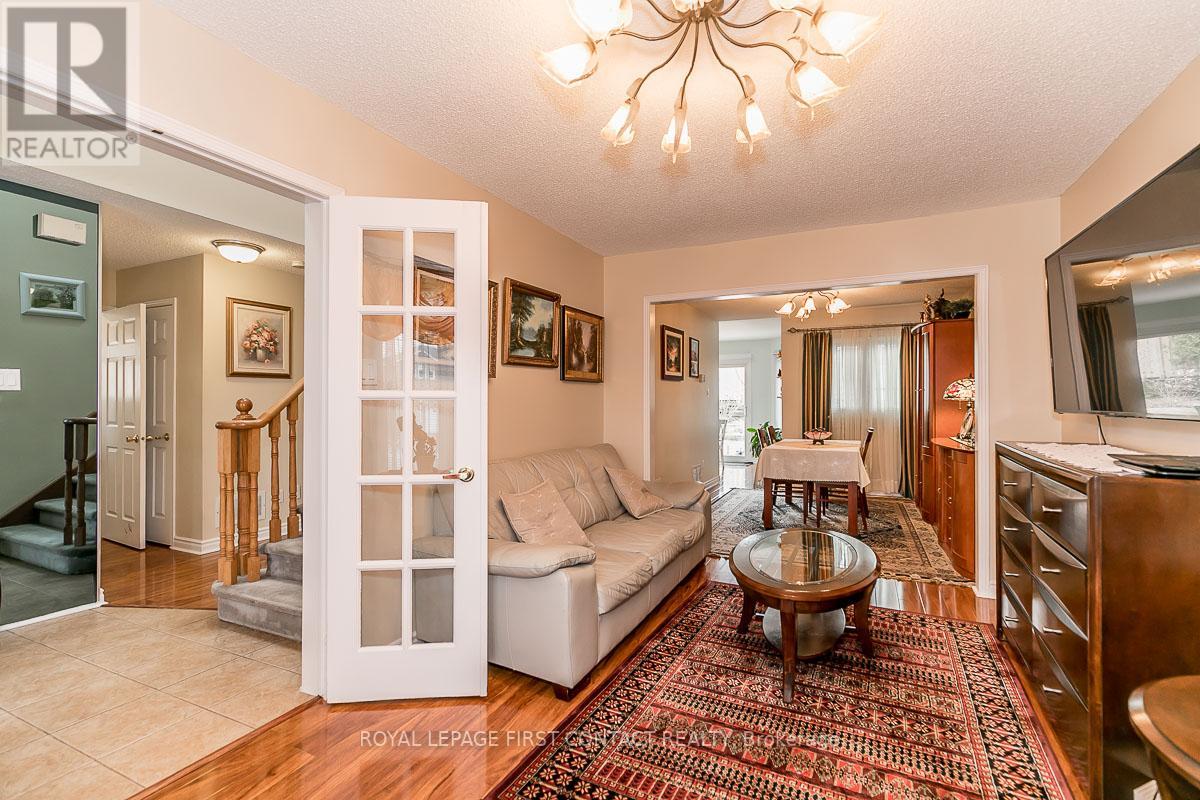 22 MACMILLAN CRES
