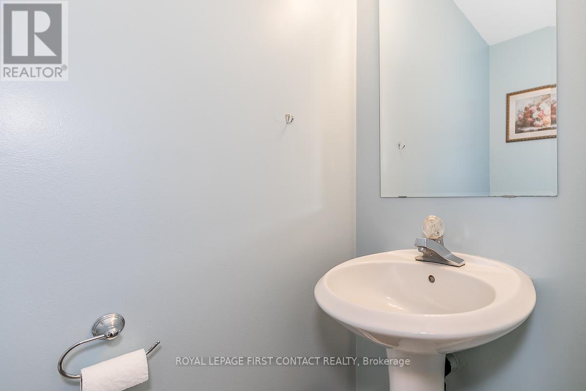 22 MACMILLAN CRES