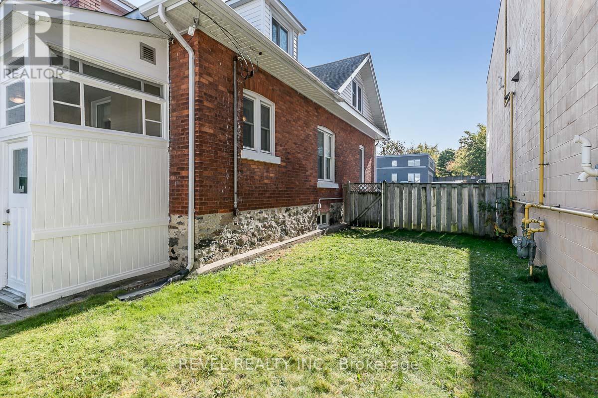 520 ELIZABETH ST