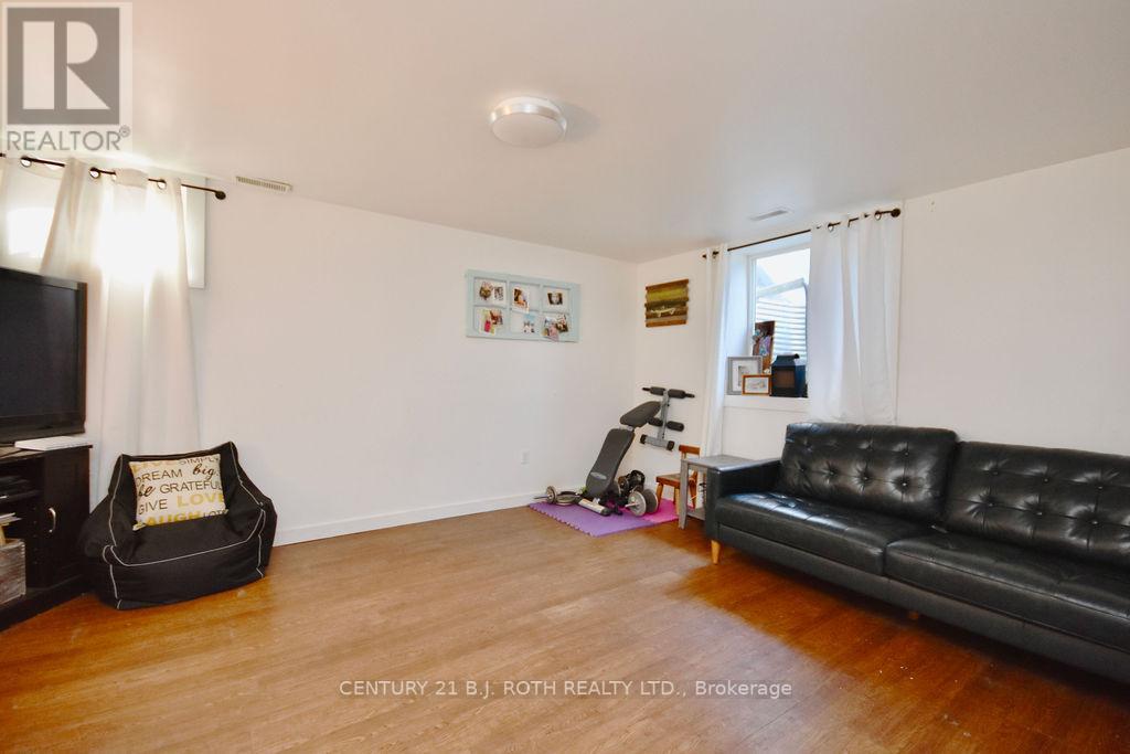 311 JAMES ST E