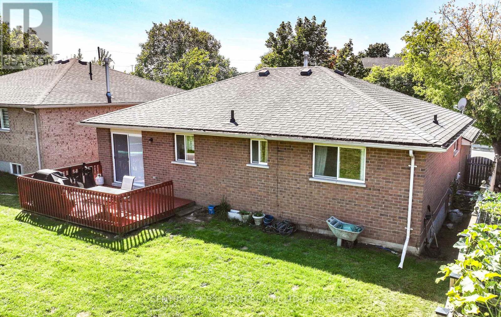 271 COLLEGIATE DR