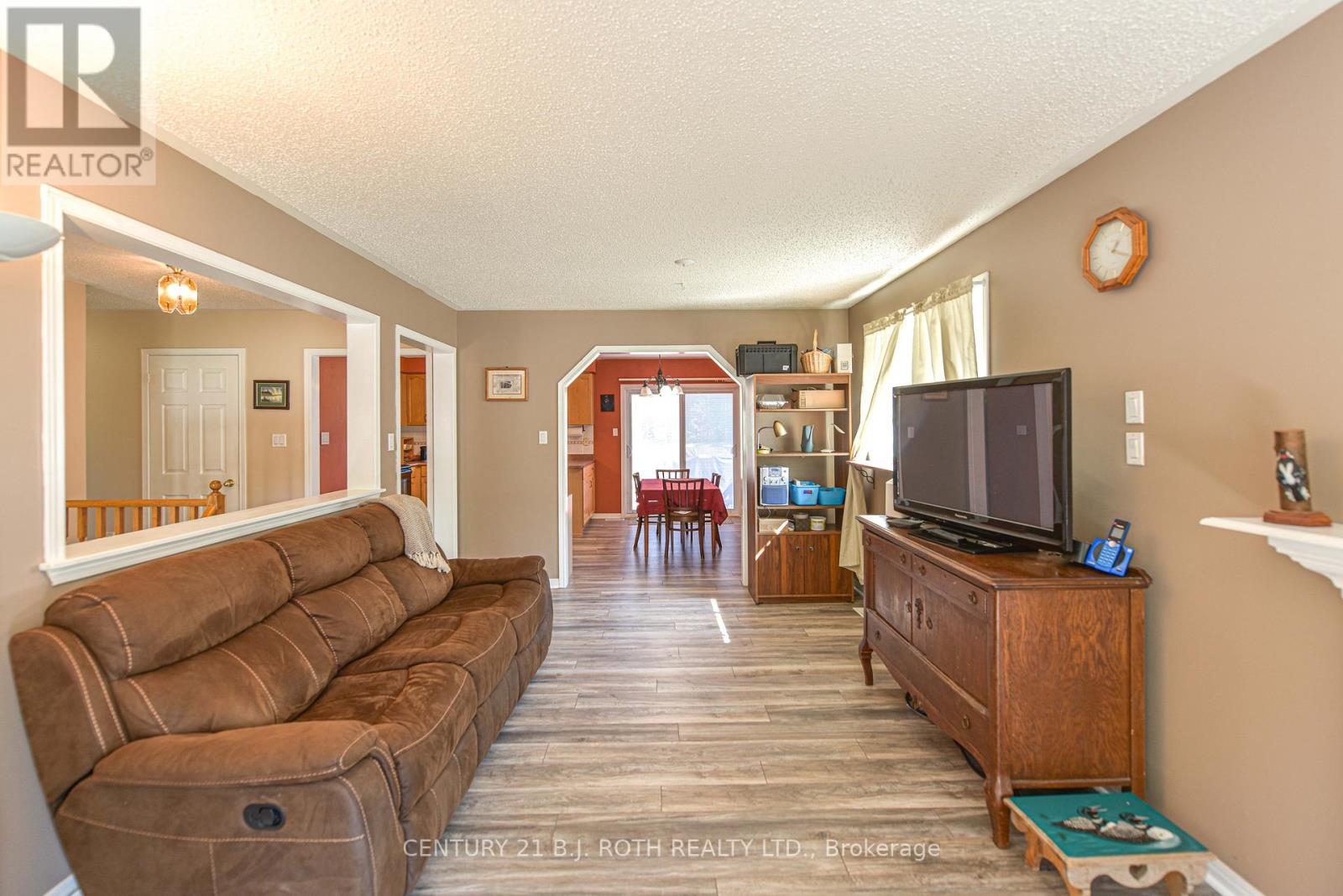 271 COLLEGIATE DR