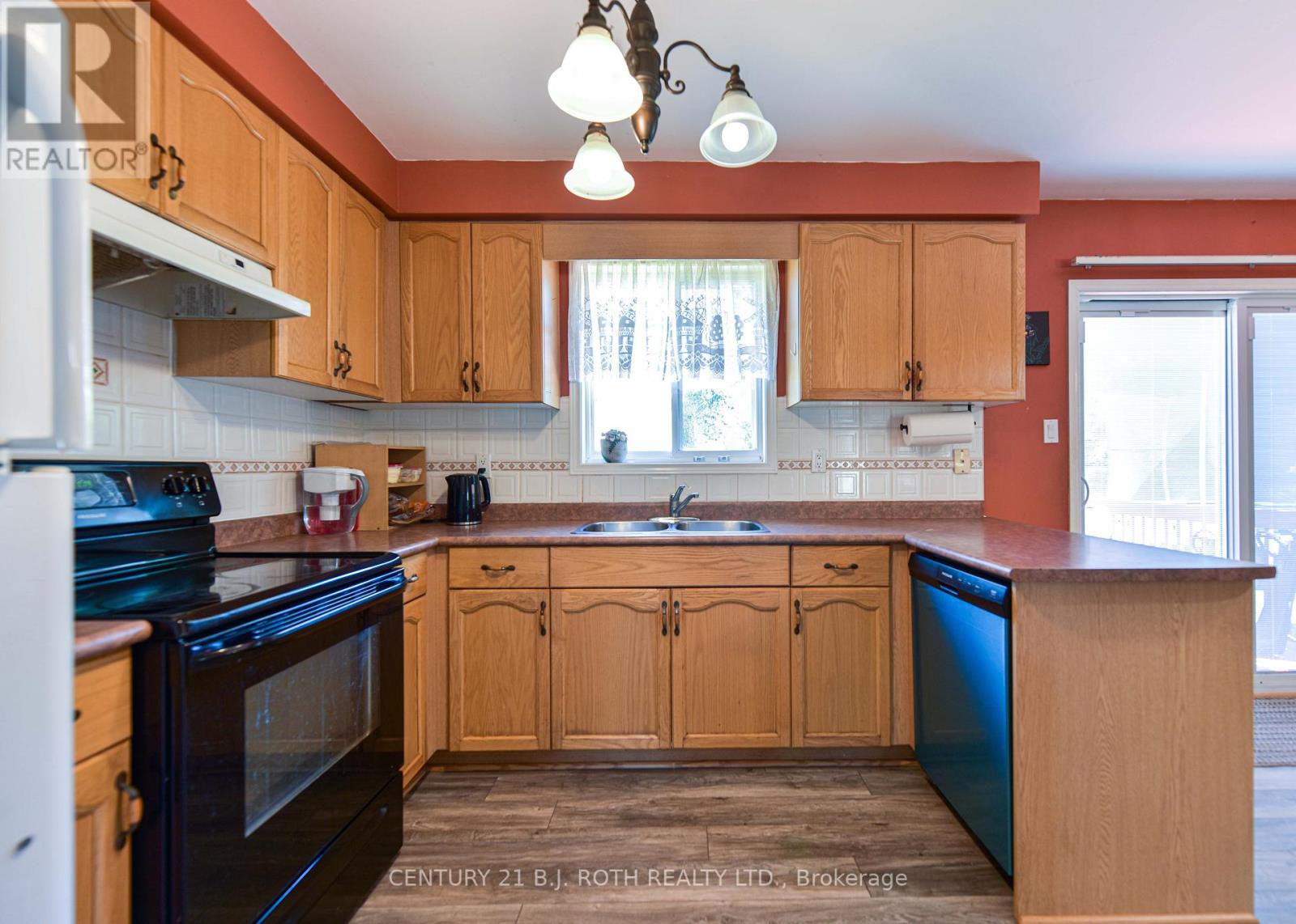 271 COLLEGIATE DR