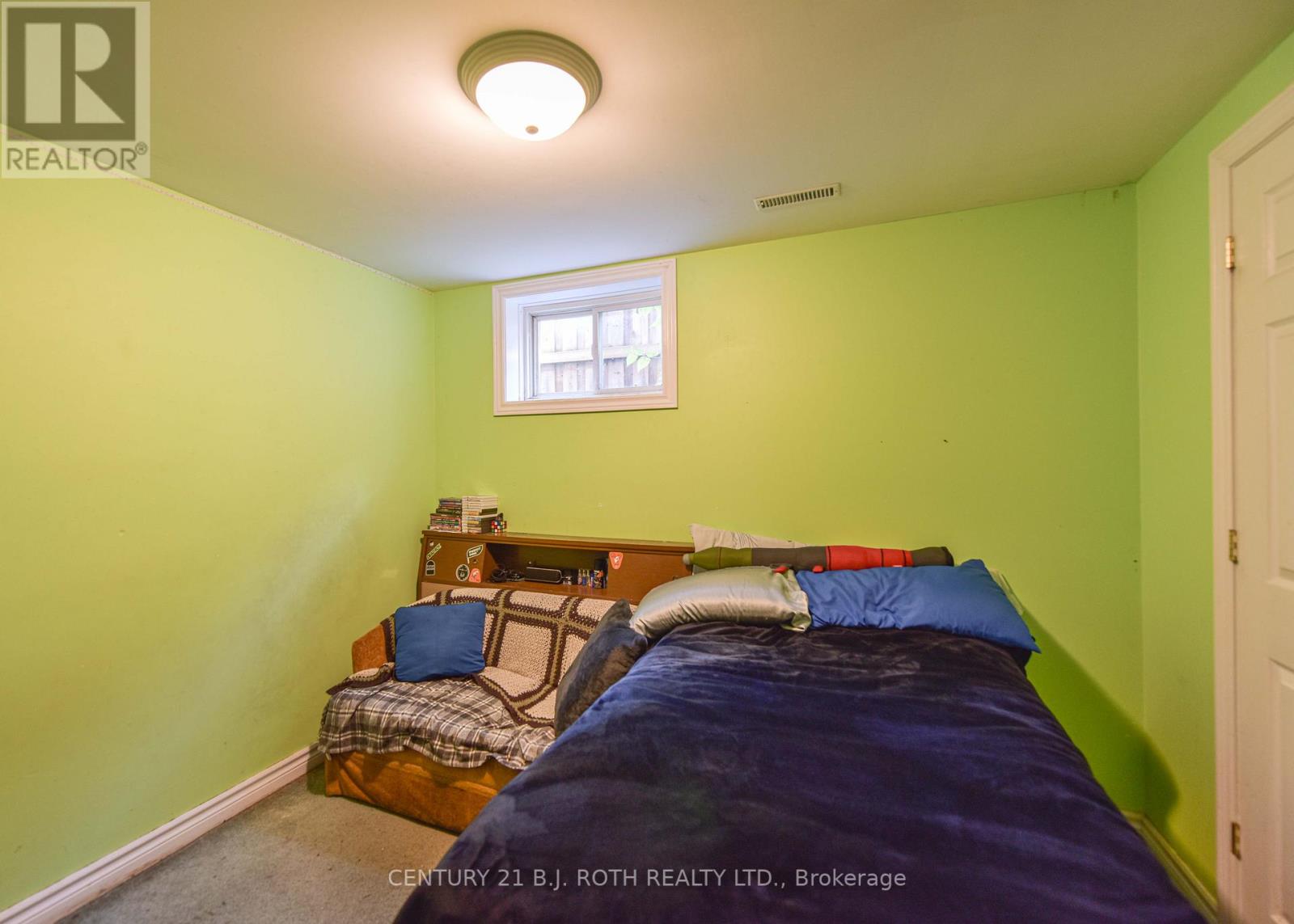 271 COLLEGIATE DR