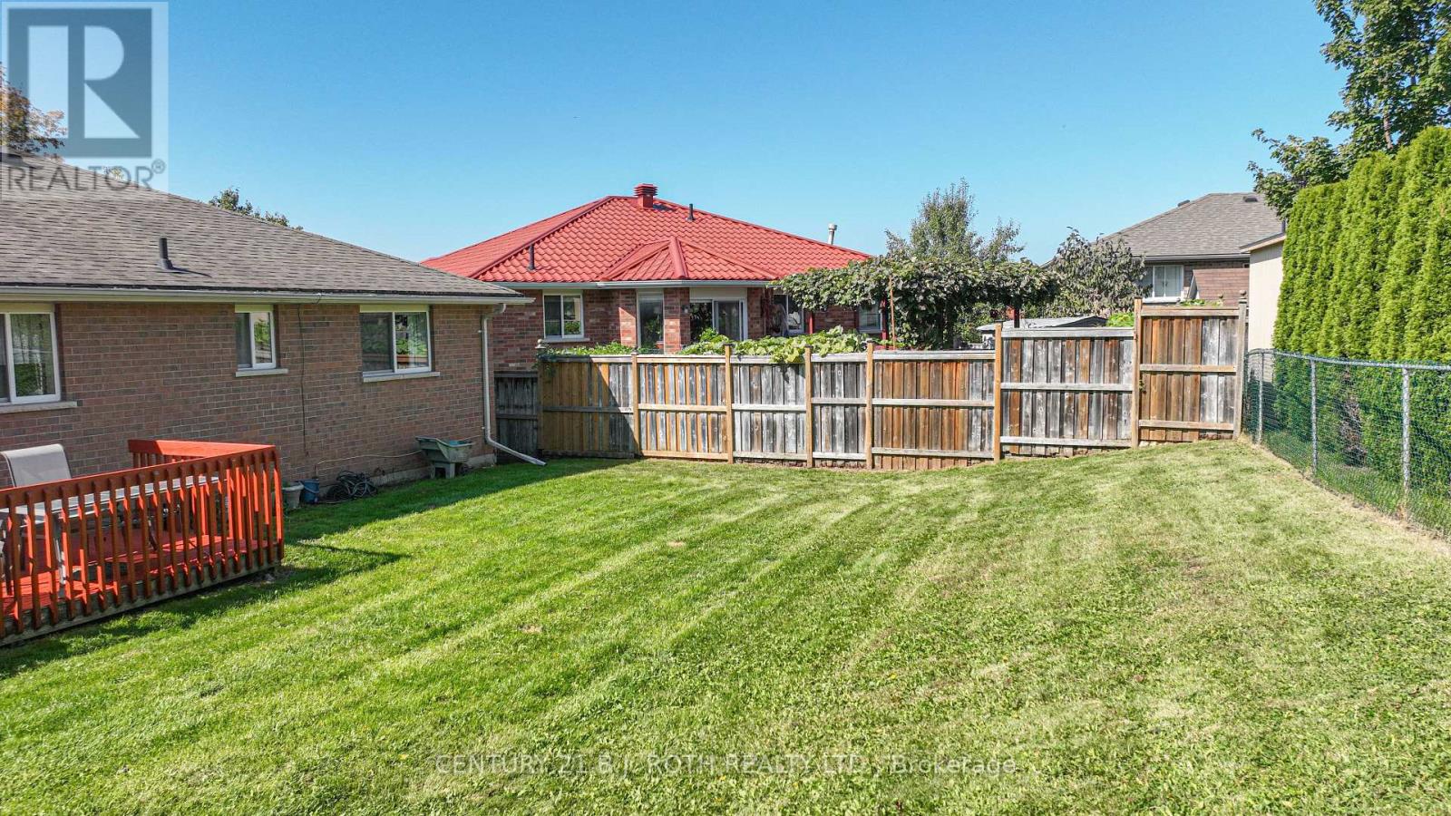 271 COLLEGIATE DR