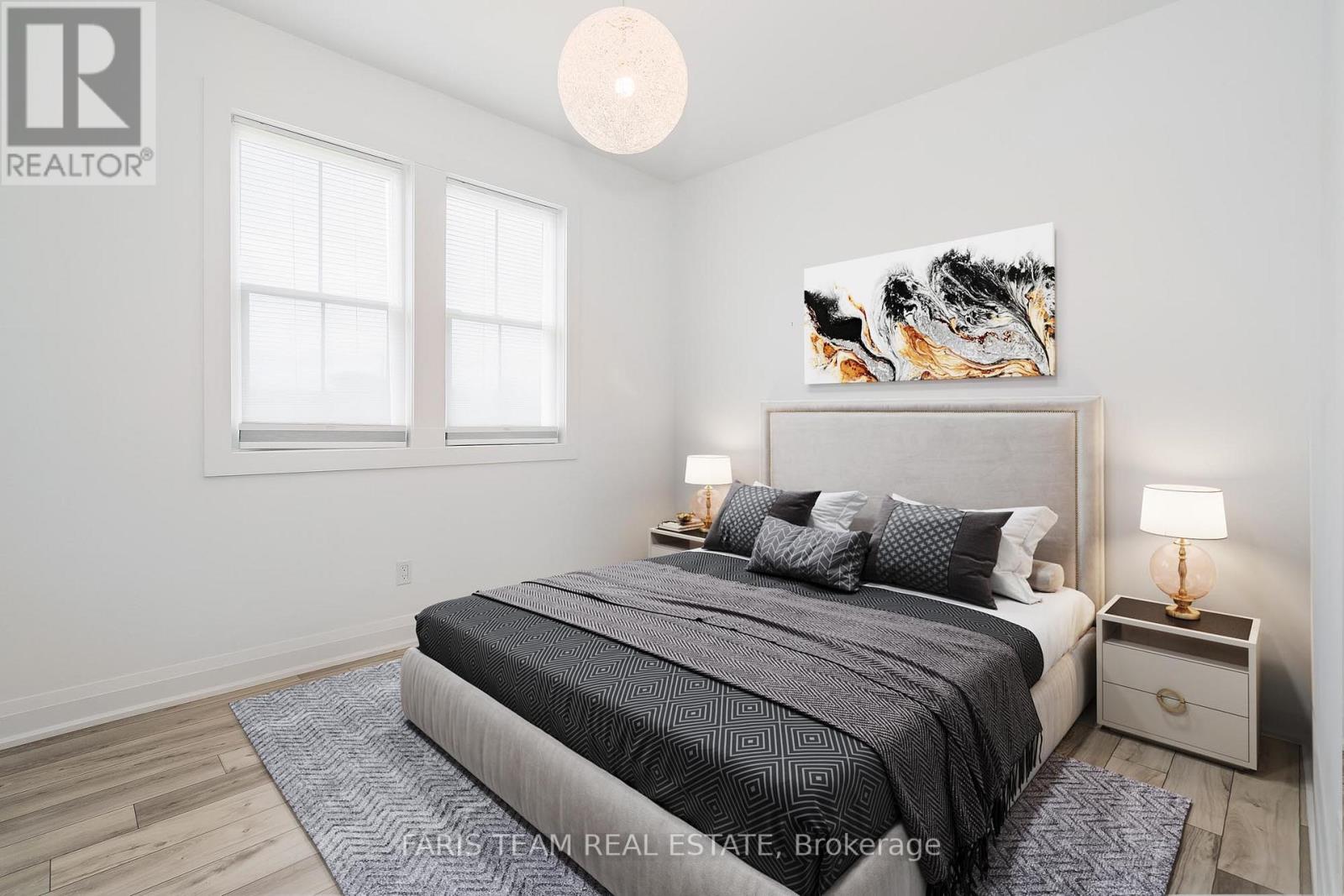 33 JULIA CRES