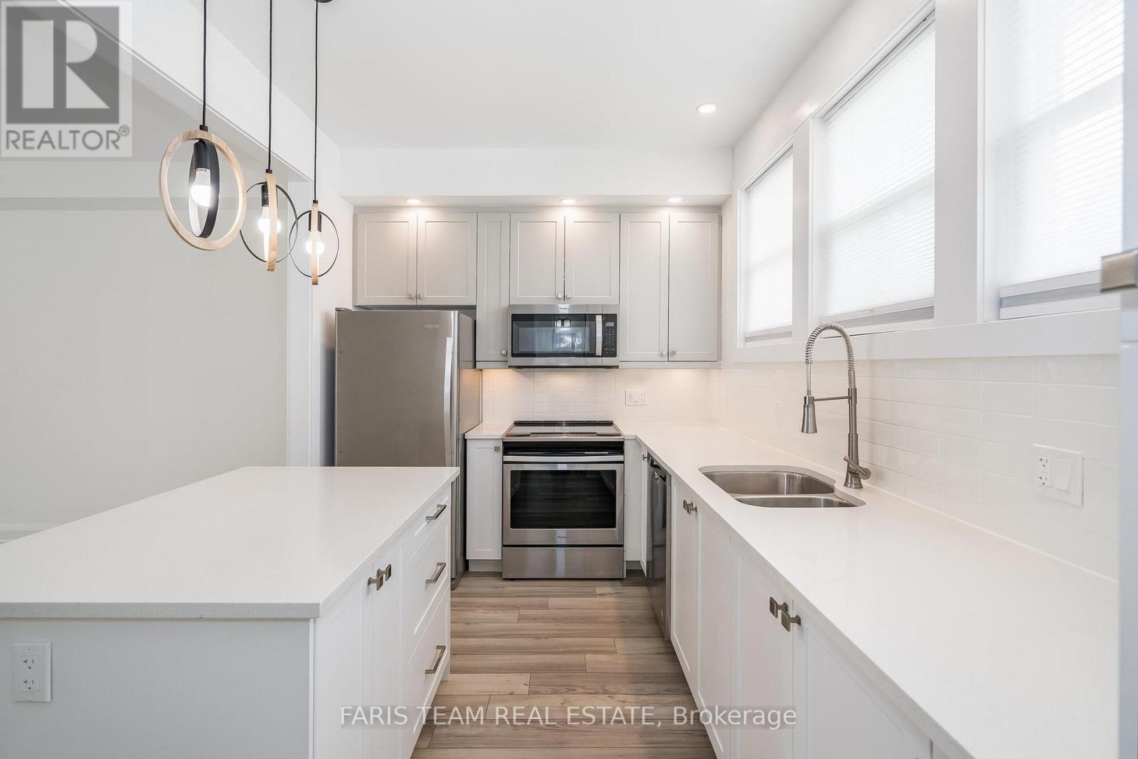 33 JULIA CRES