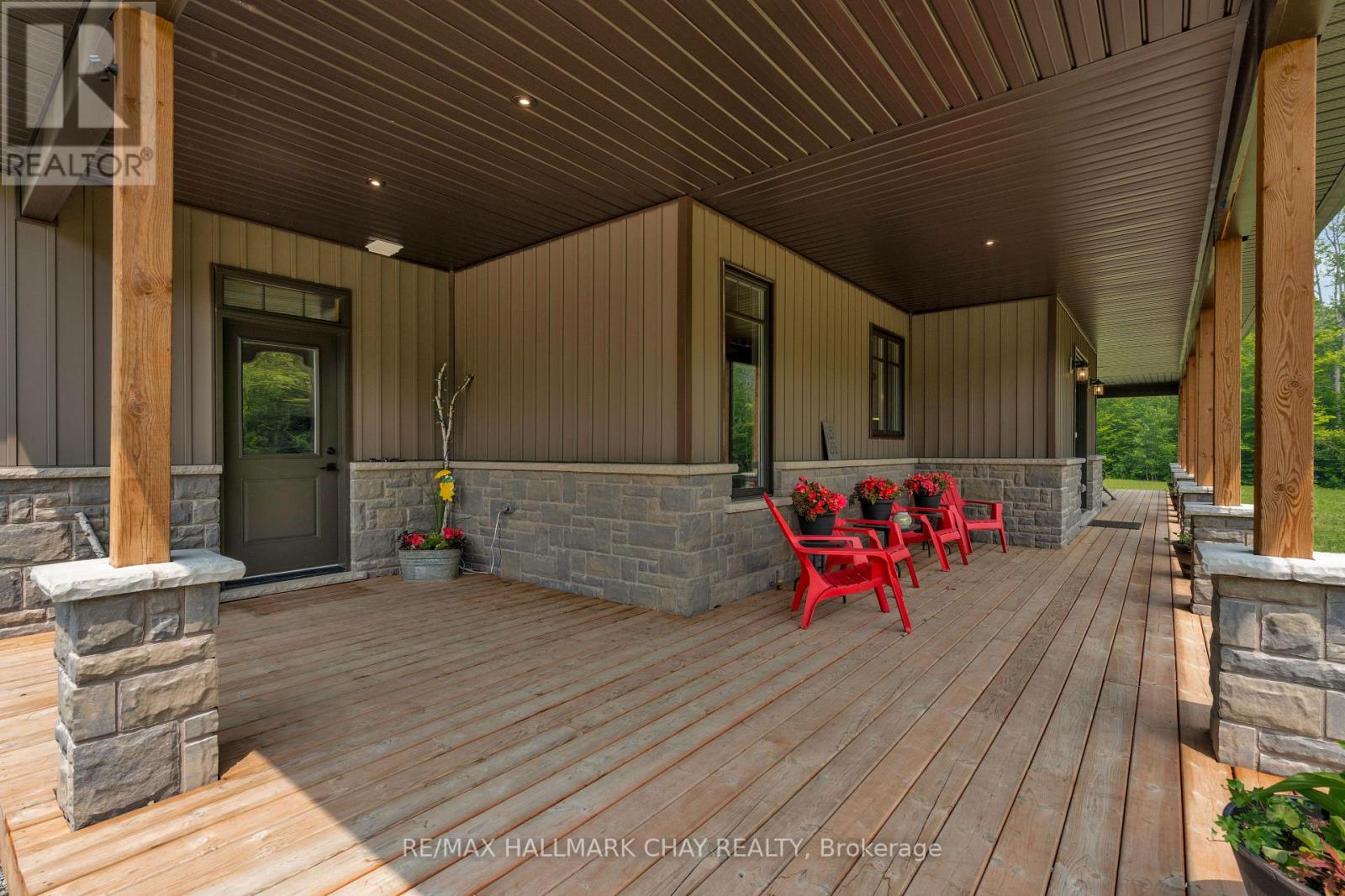 16 WHITETAIL DR