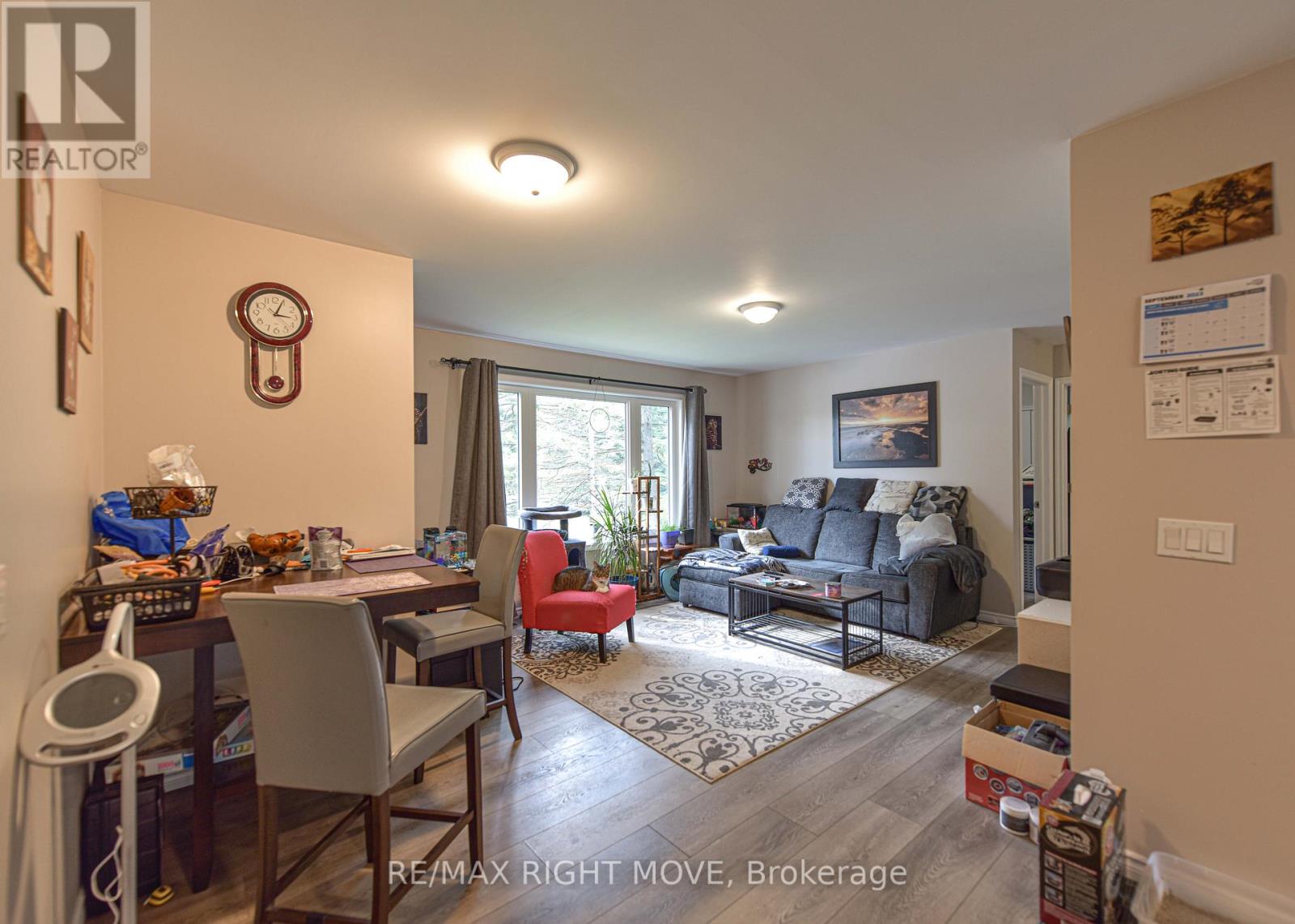 2082 CENTRE AVE