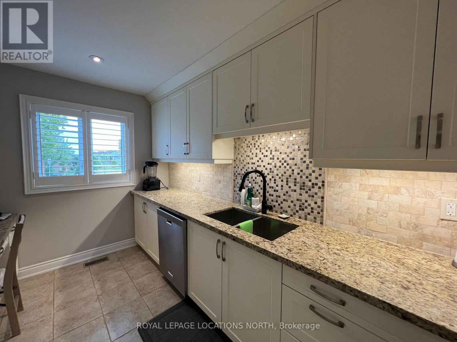 18 CARPENTER ST