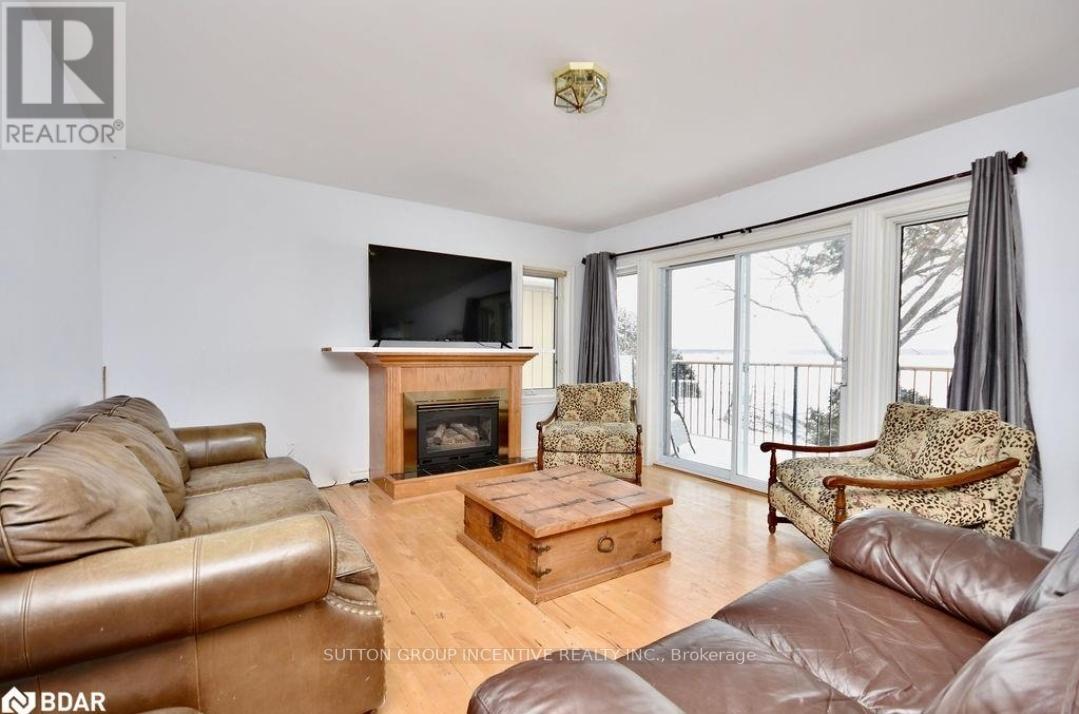 2999 LAKESIDE DR