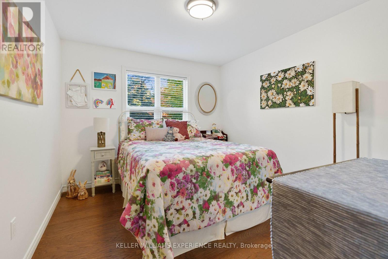 100 ARLYNN CRES