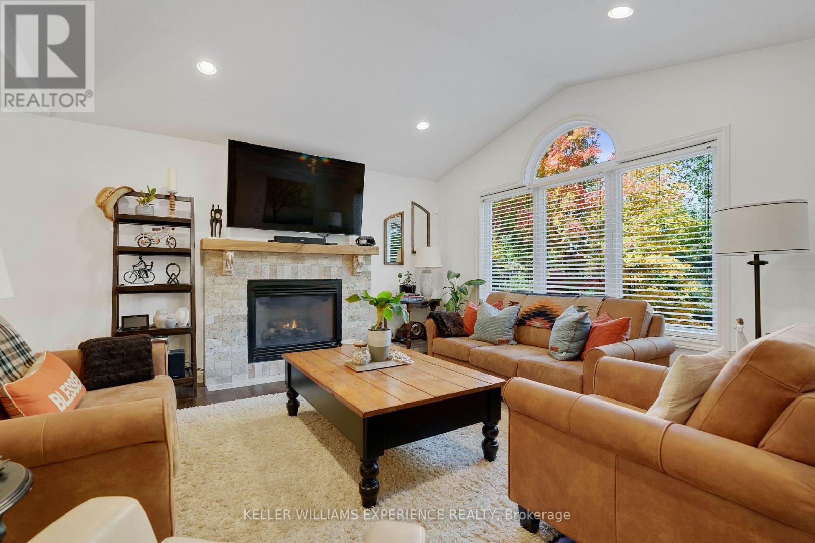 100 ARLYNN CRES