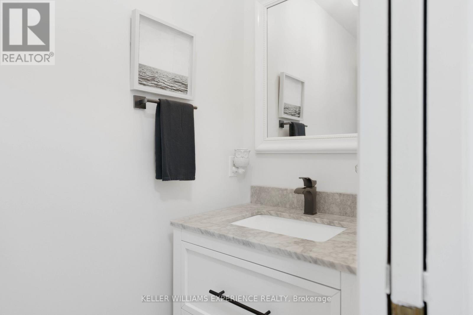 100 ARLYNN CRES
