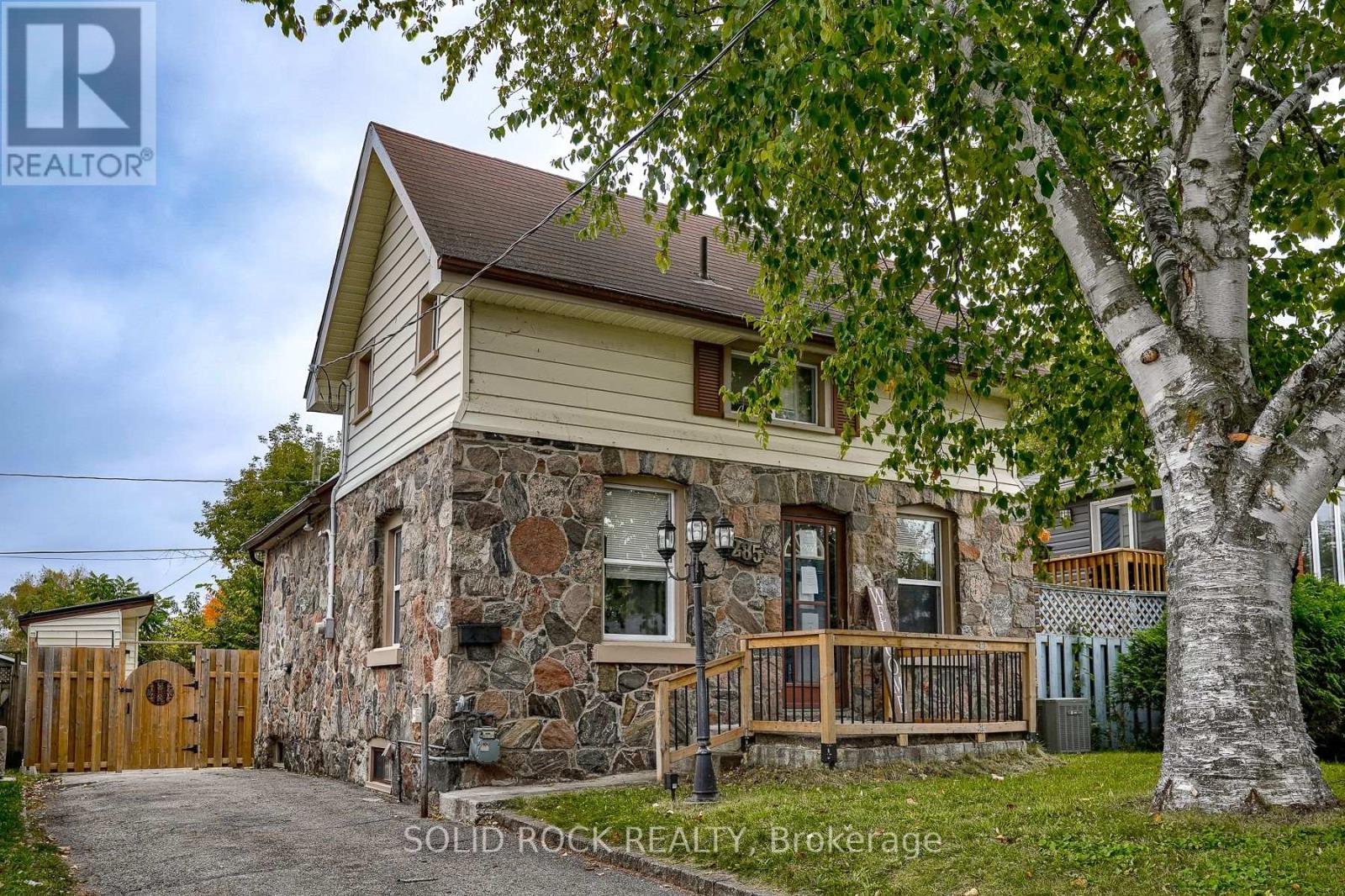 285 JAMES ST E