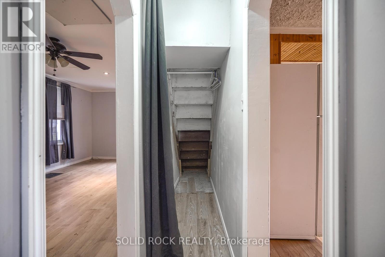 285 JAMES ST E