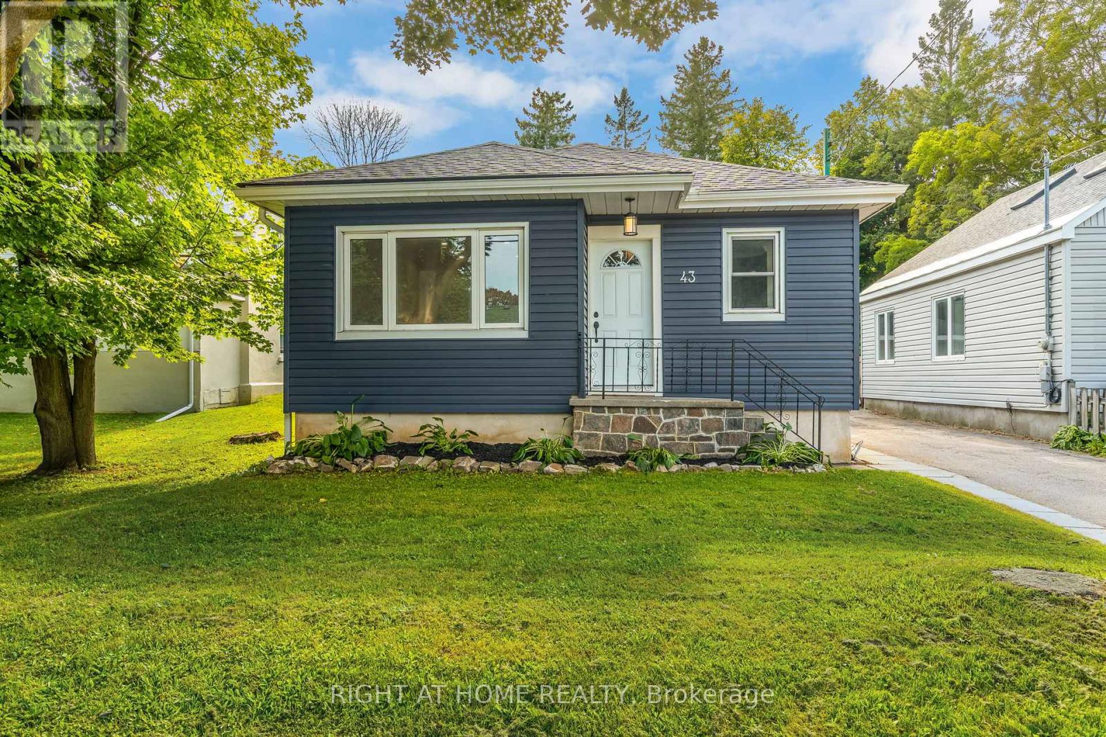 43 WESTMOUNT DR S