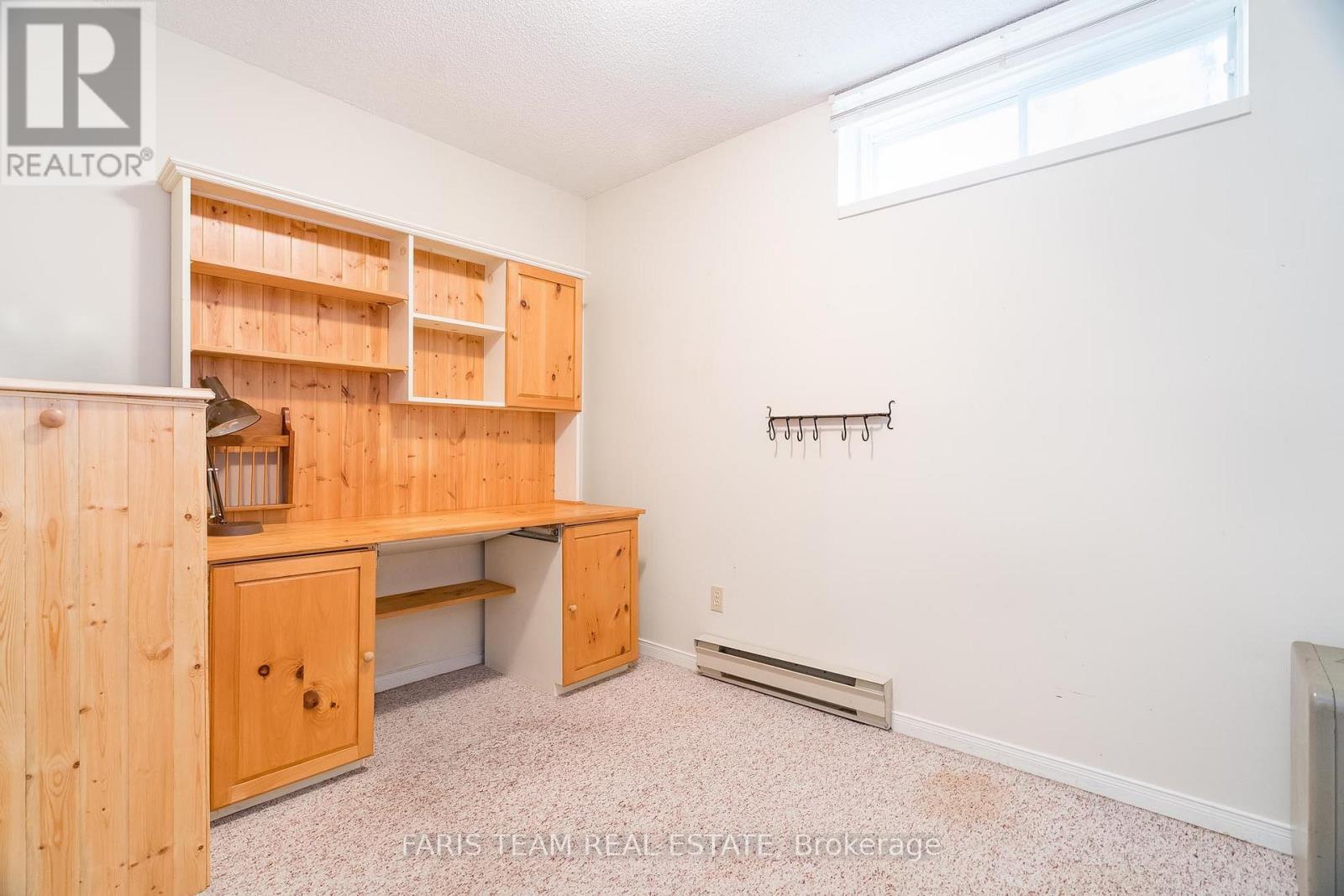 #18 -696 KING ST