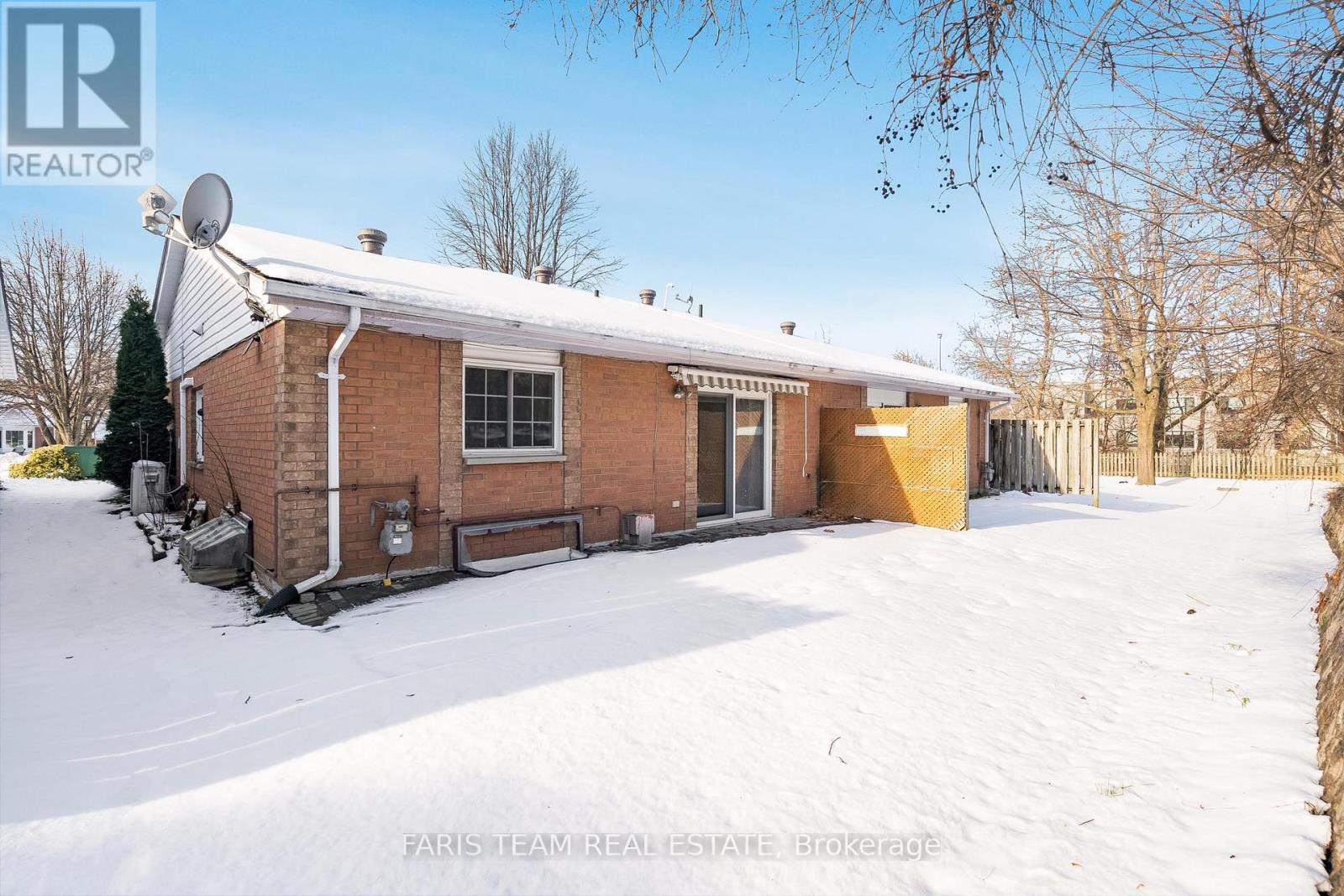 #18 -696 KING ST