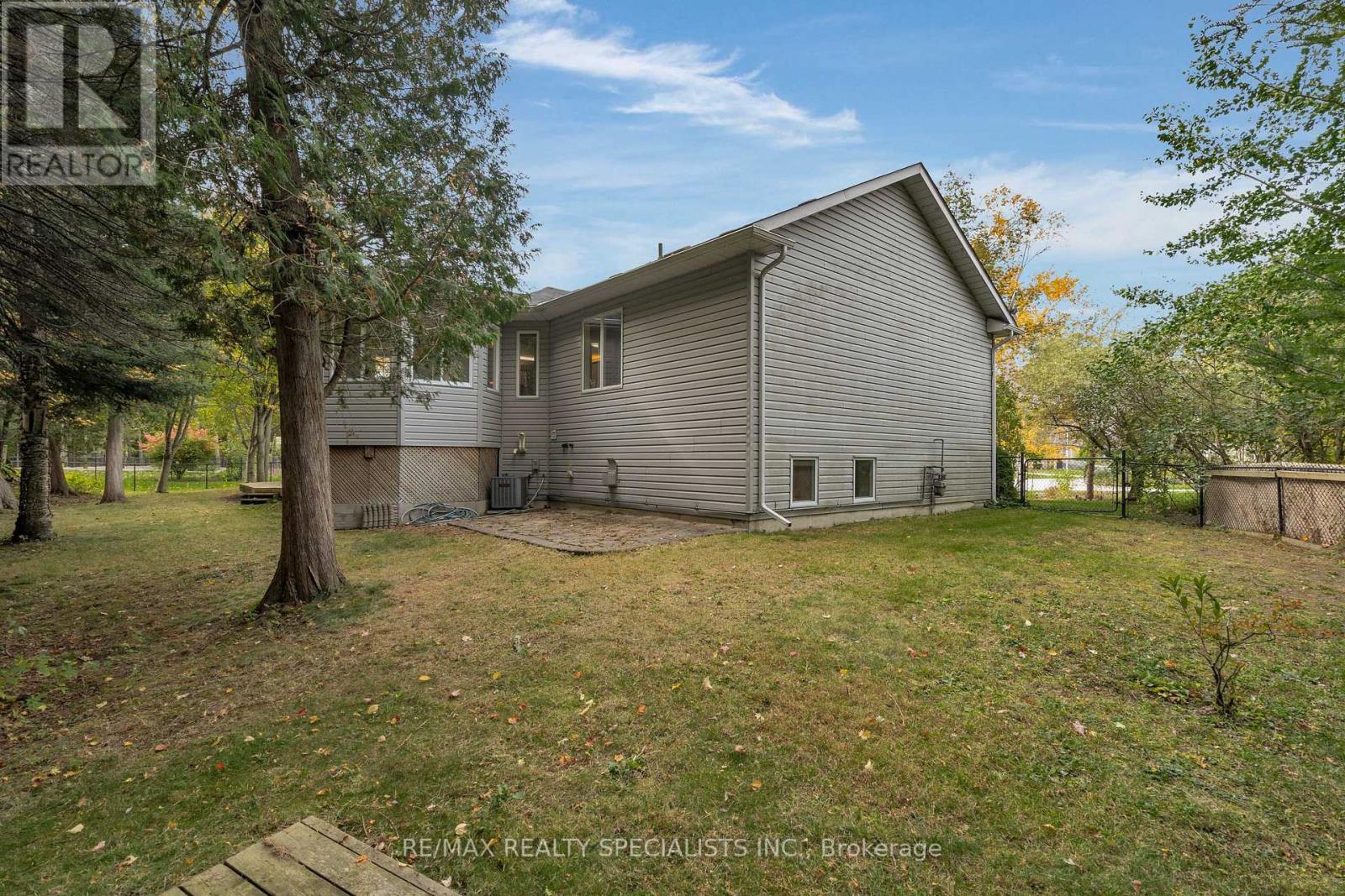11 KENWELL CRT