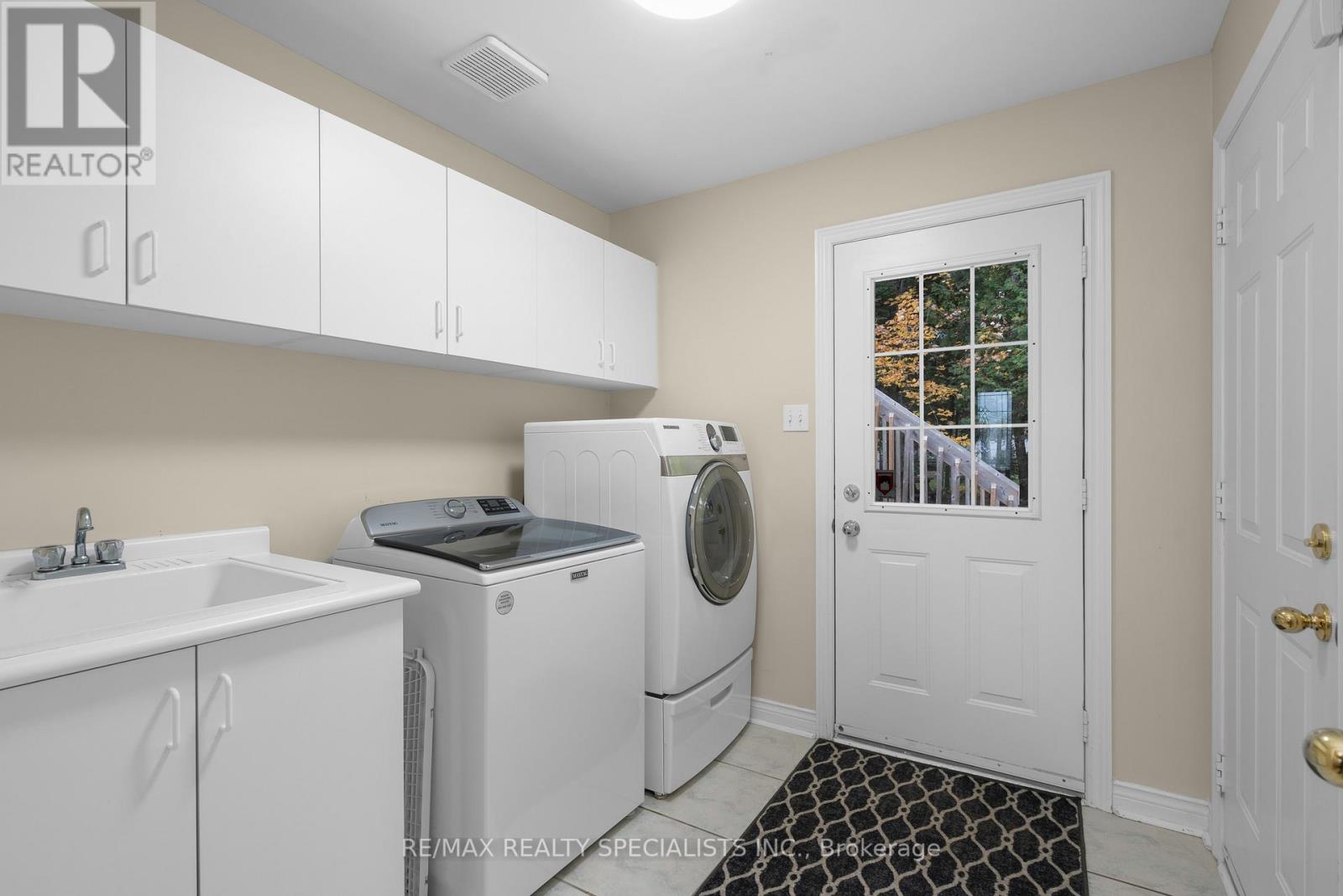 11 KENWELL CRT