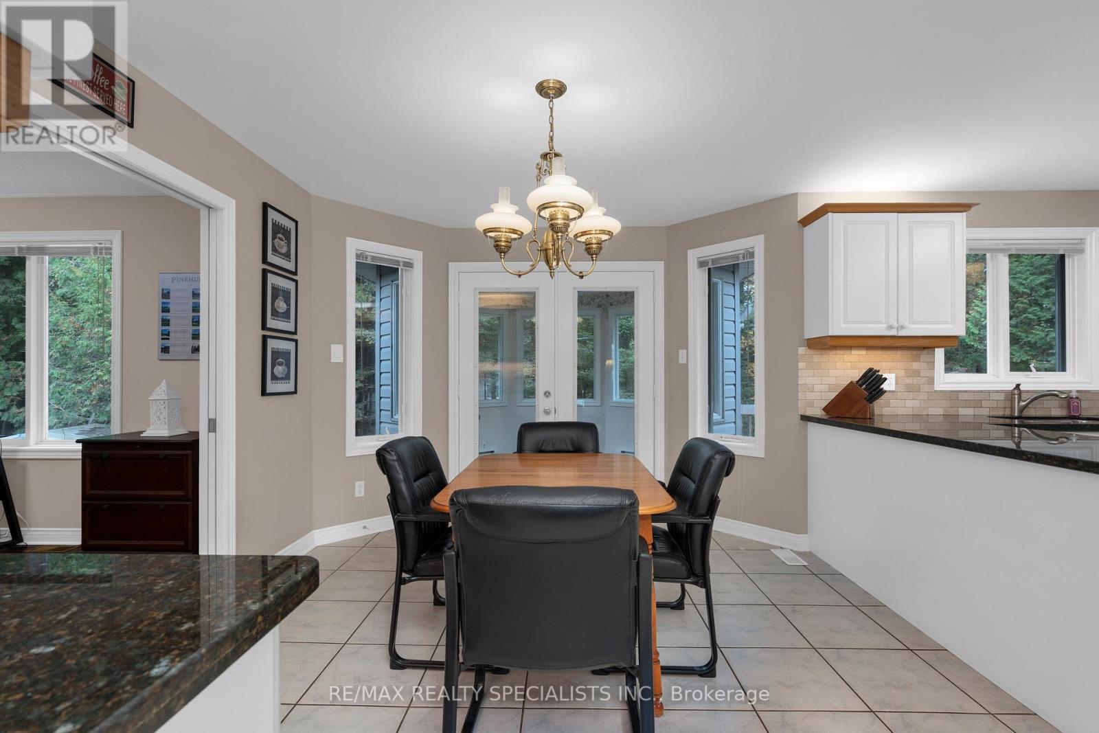 11 KENWELL CRT