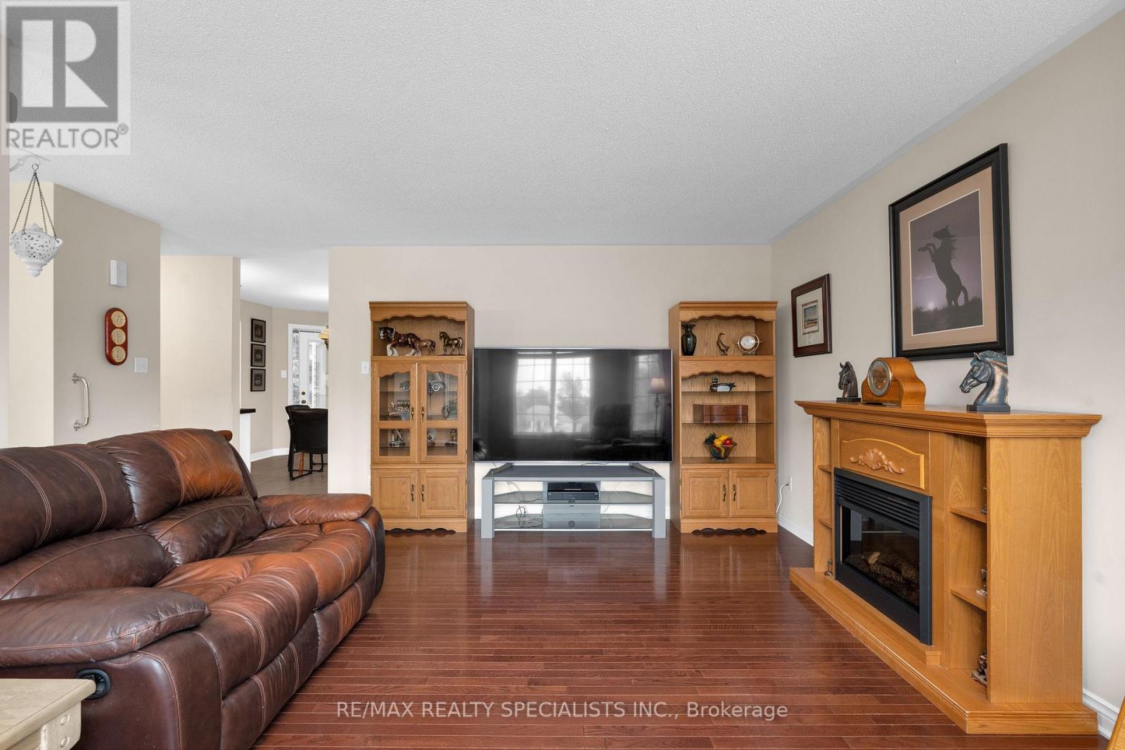 11 KENWELL CRT