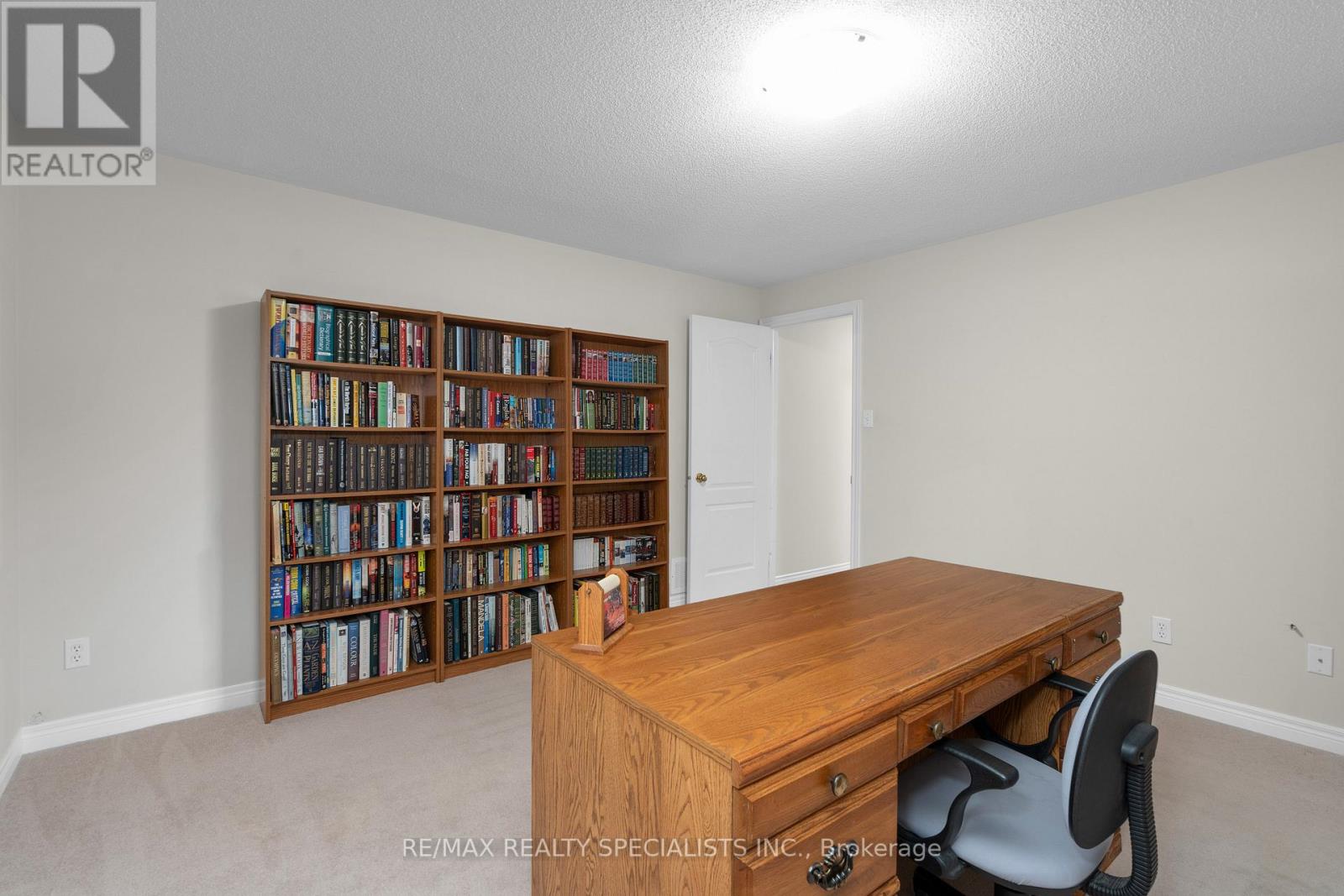 11 KENWELL CRT