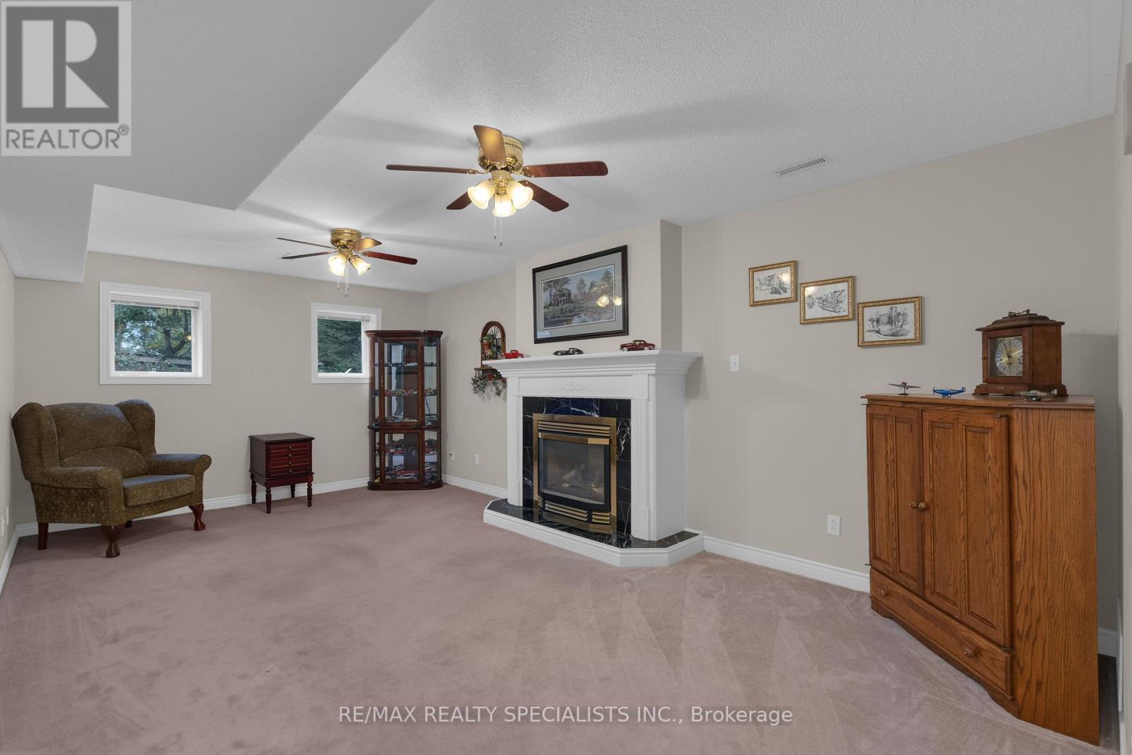 11 KENWELL CRT