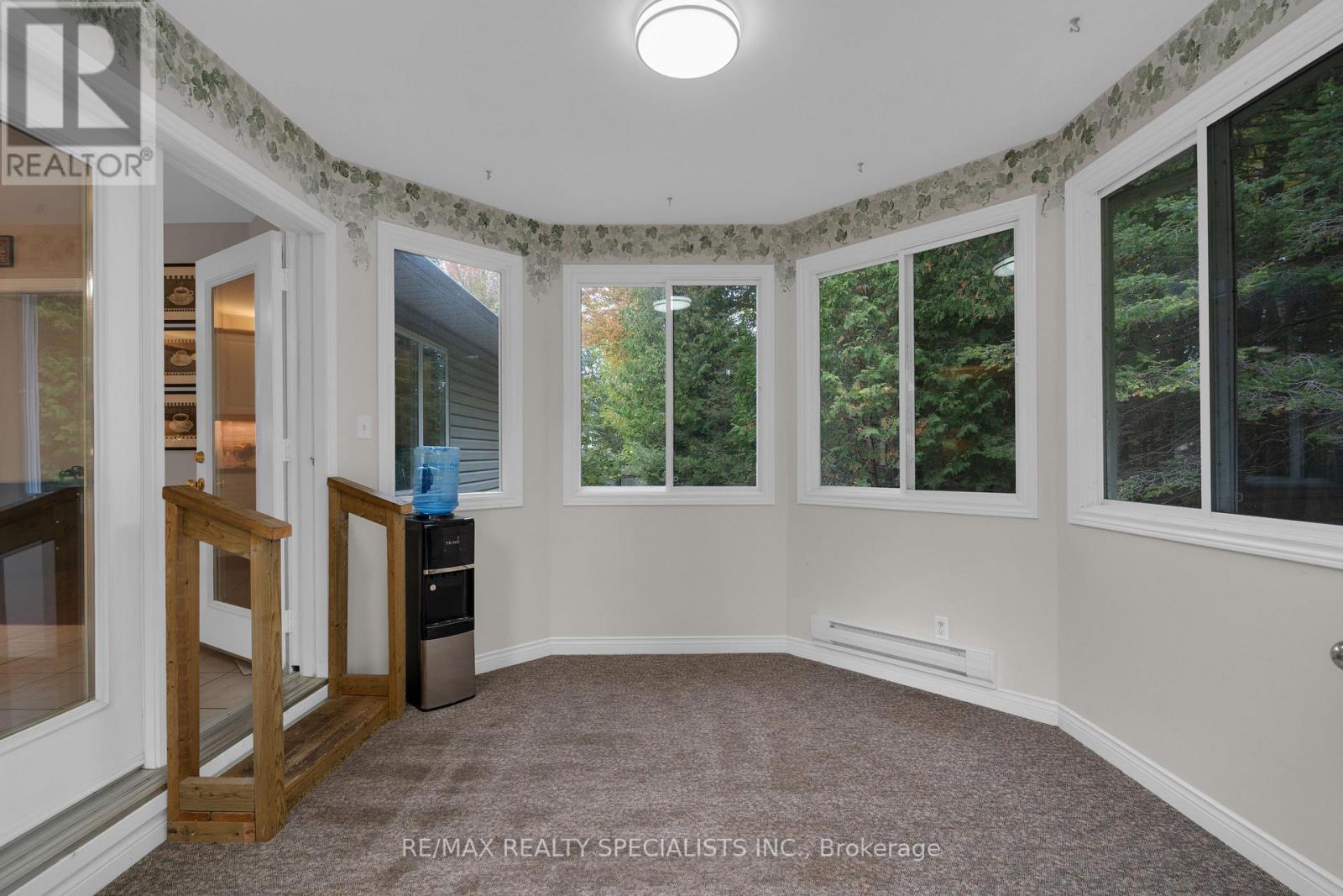 11 KENWELL CRT