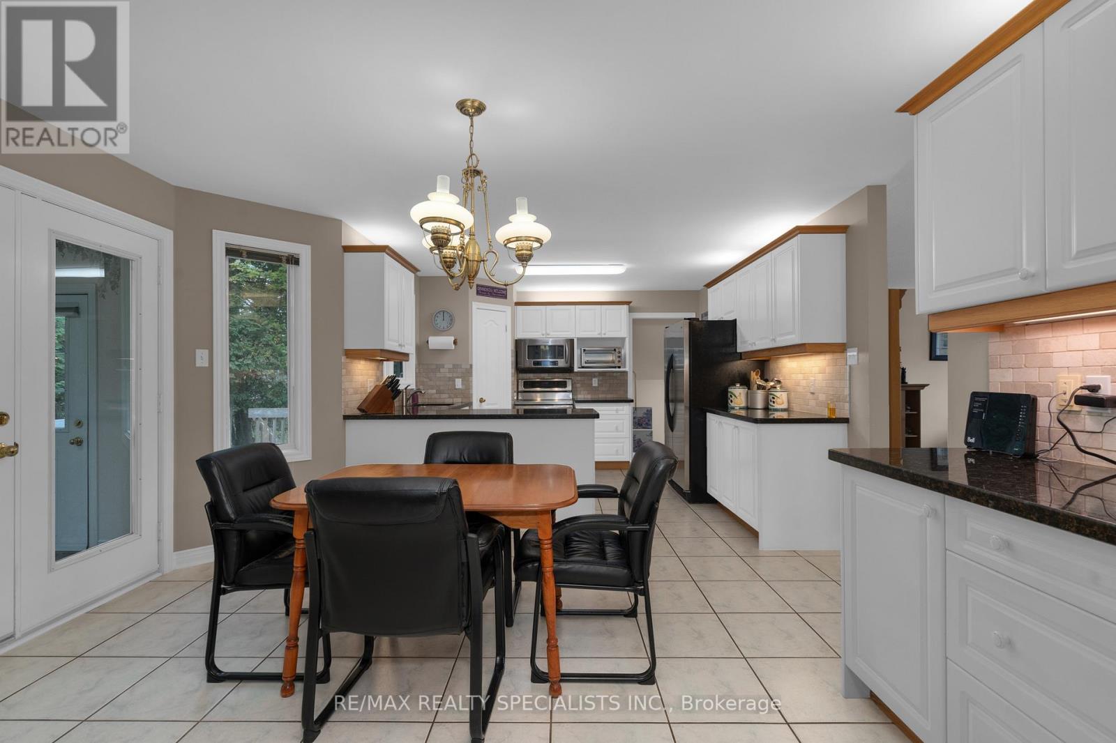 11 KENWELL CRT