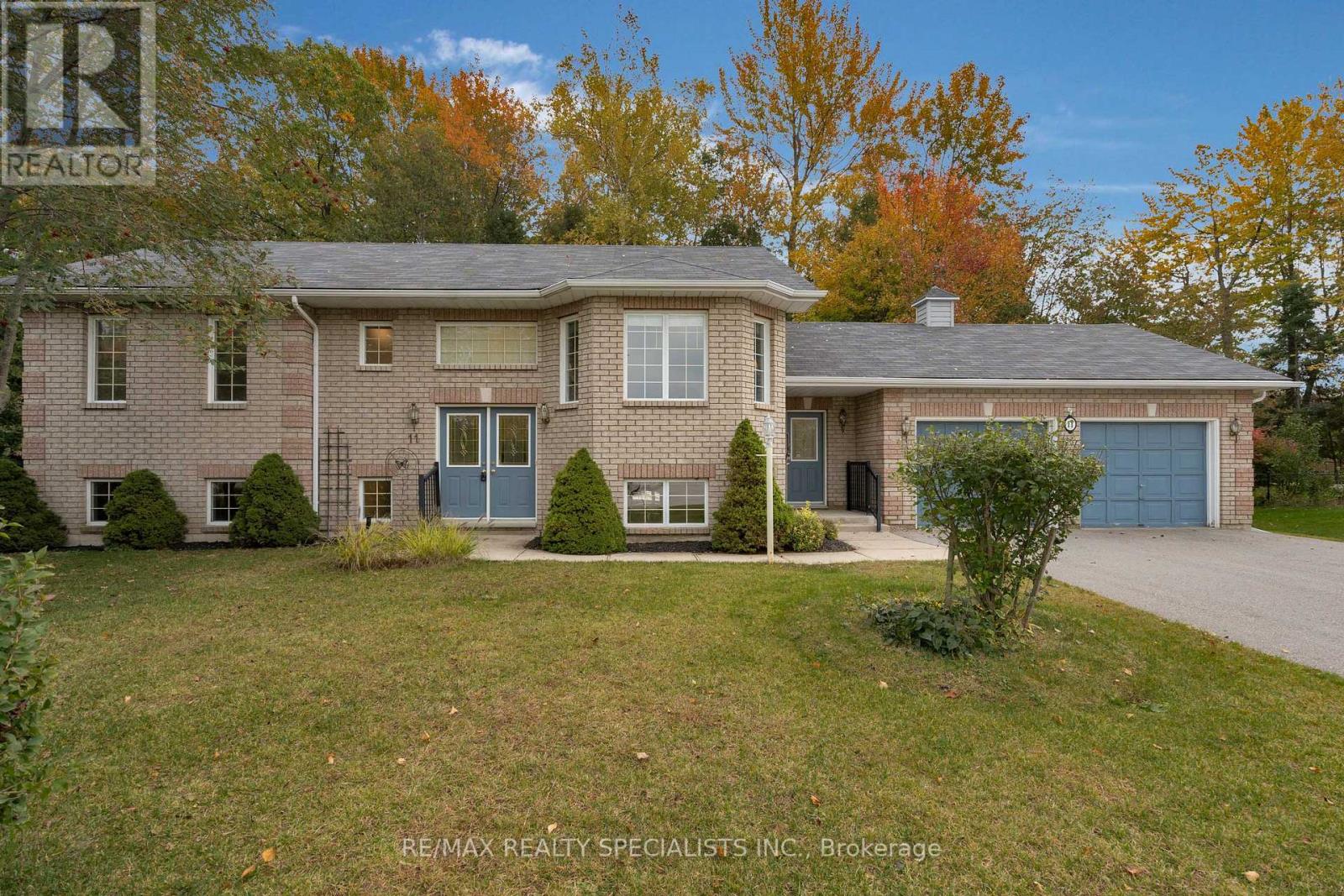 11 KENWELL CRT