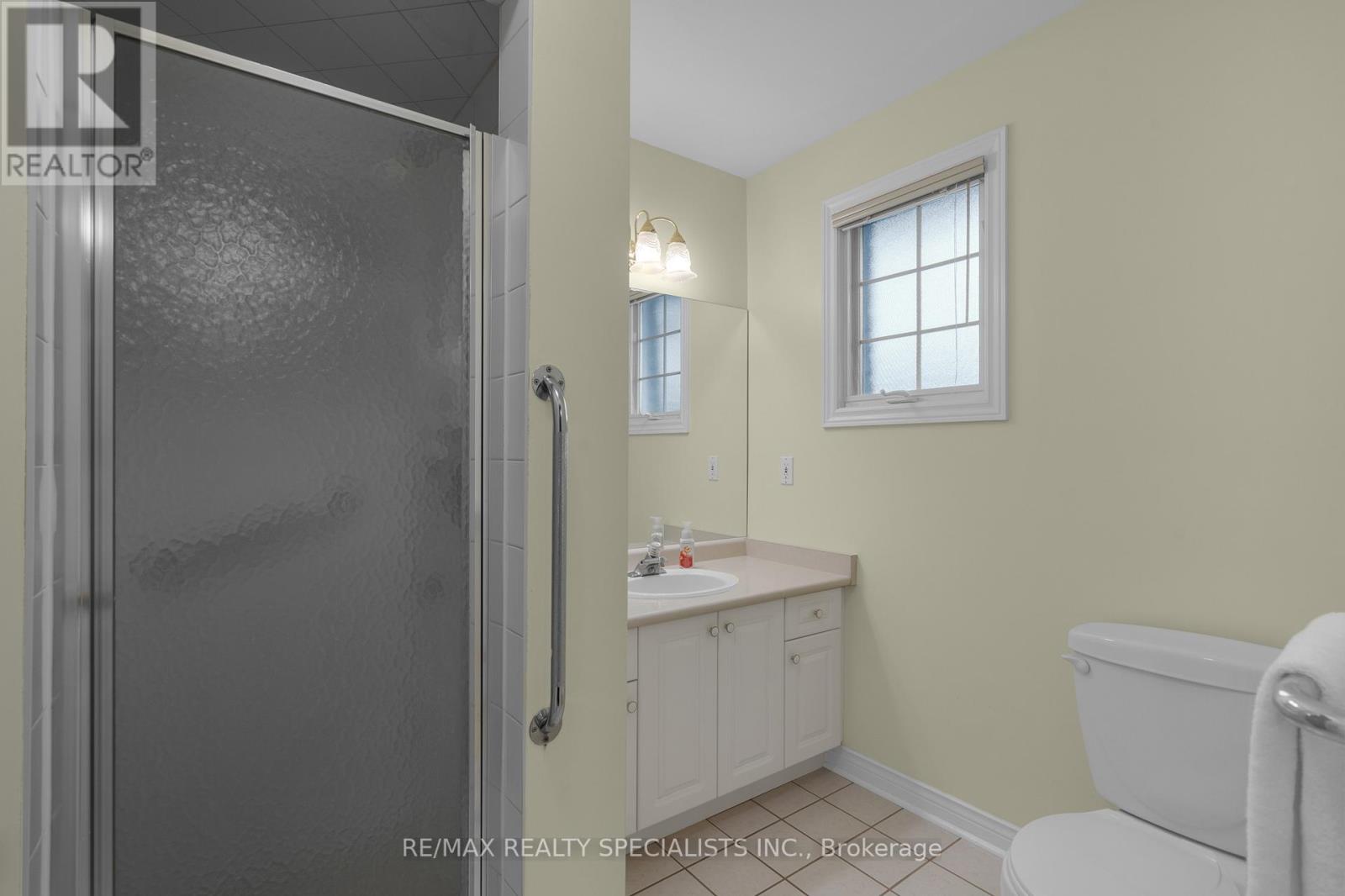 11 KENWELL CRT