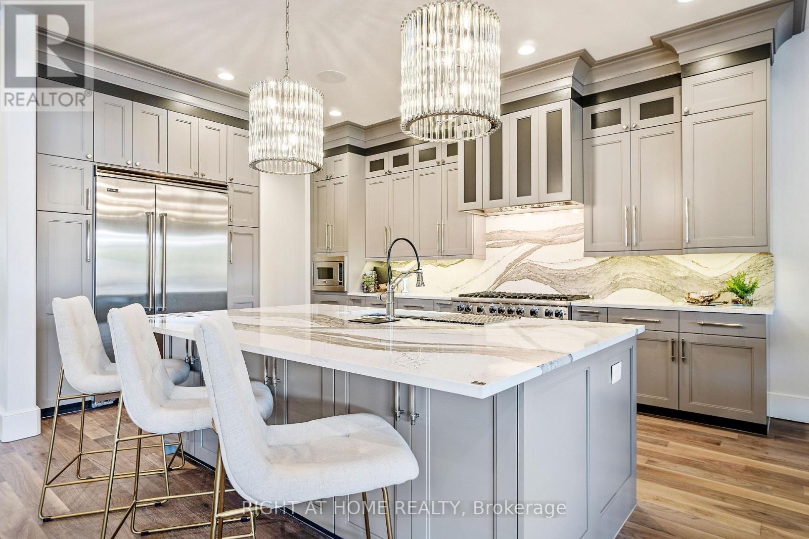 6 BEAUFORT CRES