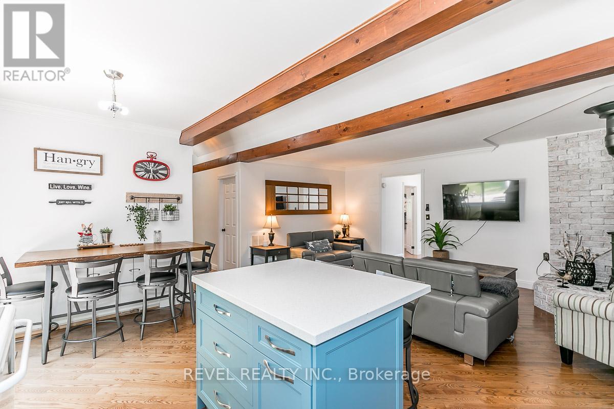 2440 CHAMPLAIN RD