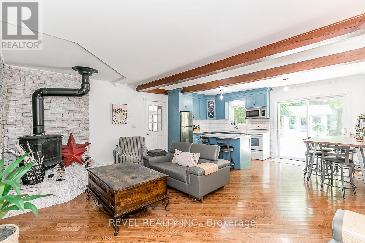 2440 CHAMPLAIN RD